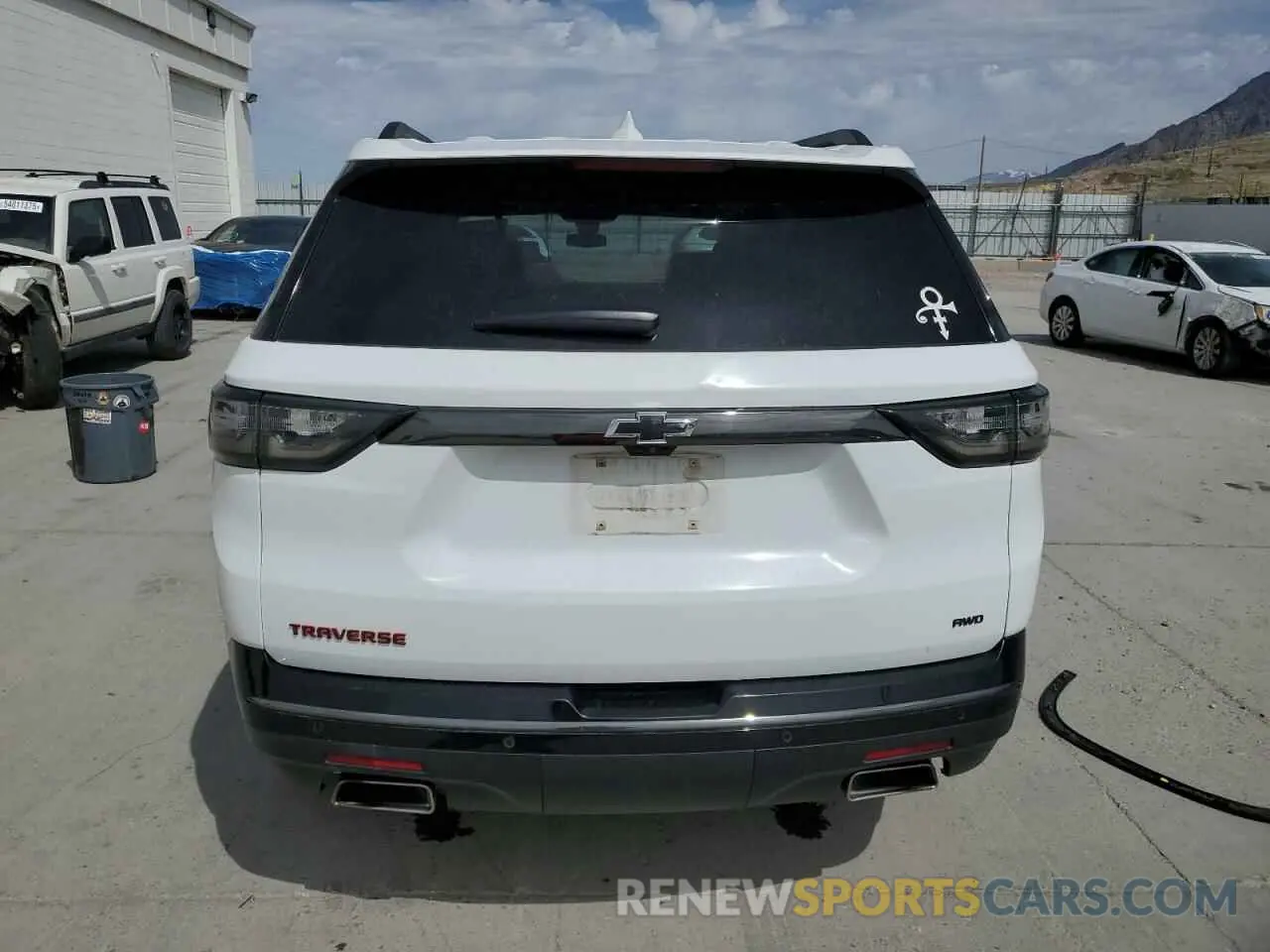 6 Photograph of a damaged car 1GNEVKKW1KJ106739 CHEVROLET TRAVERSE 2019