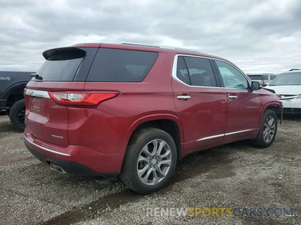 3 Photograph of a damaged car 1GNEVKKW1KJ162308 CHEVROLET TRAVERSE 2019