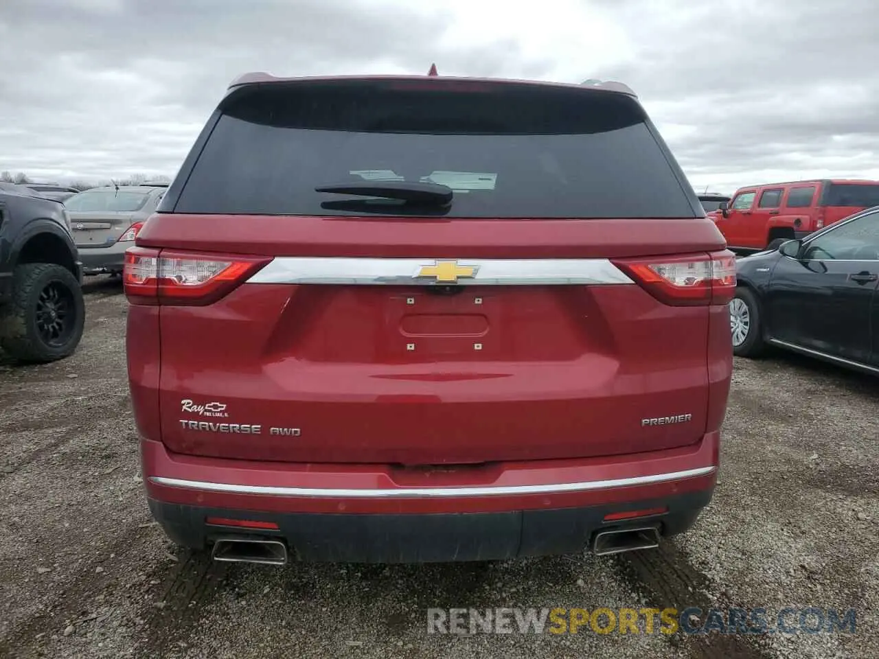 6 Photograph of a damaged car 1GNEVKKW1KJ162308 CHEVROLET TRAVERSE 2019