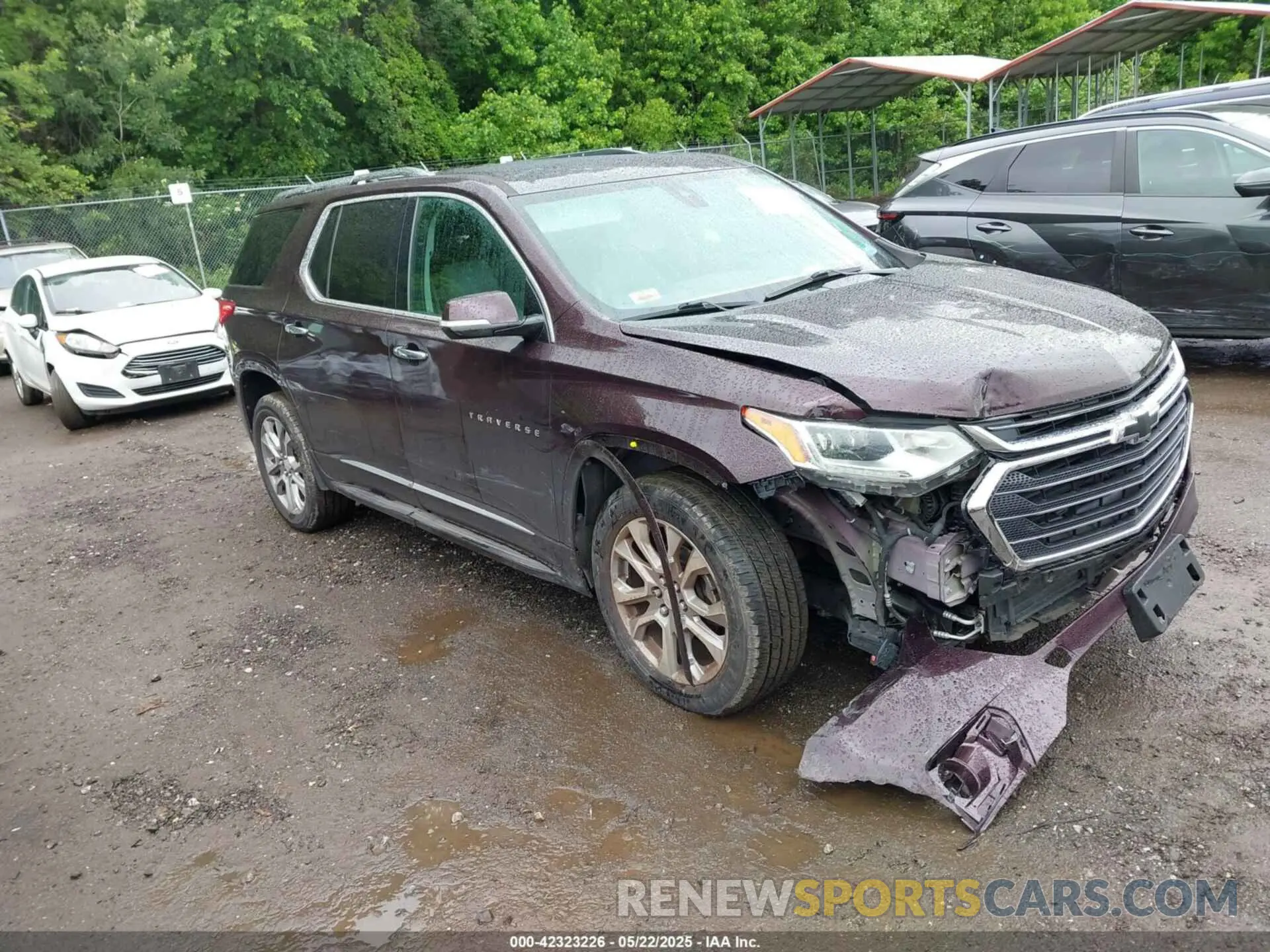 1 Photograph of a damaged car 1GNEVKKW2KJ125106 CHEVROLET TRAVERSE 2019