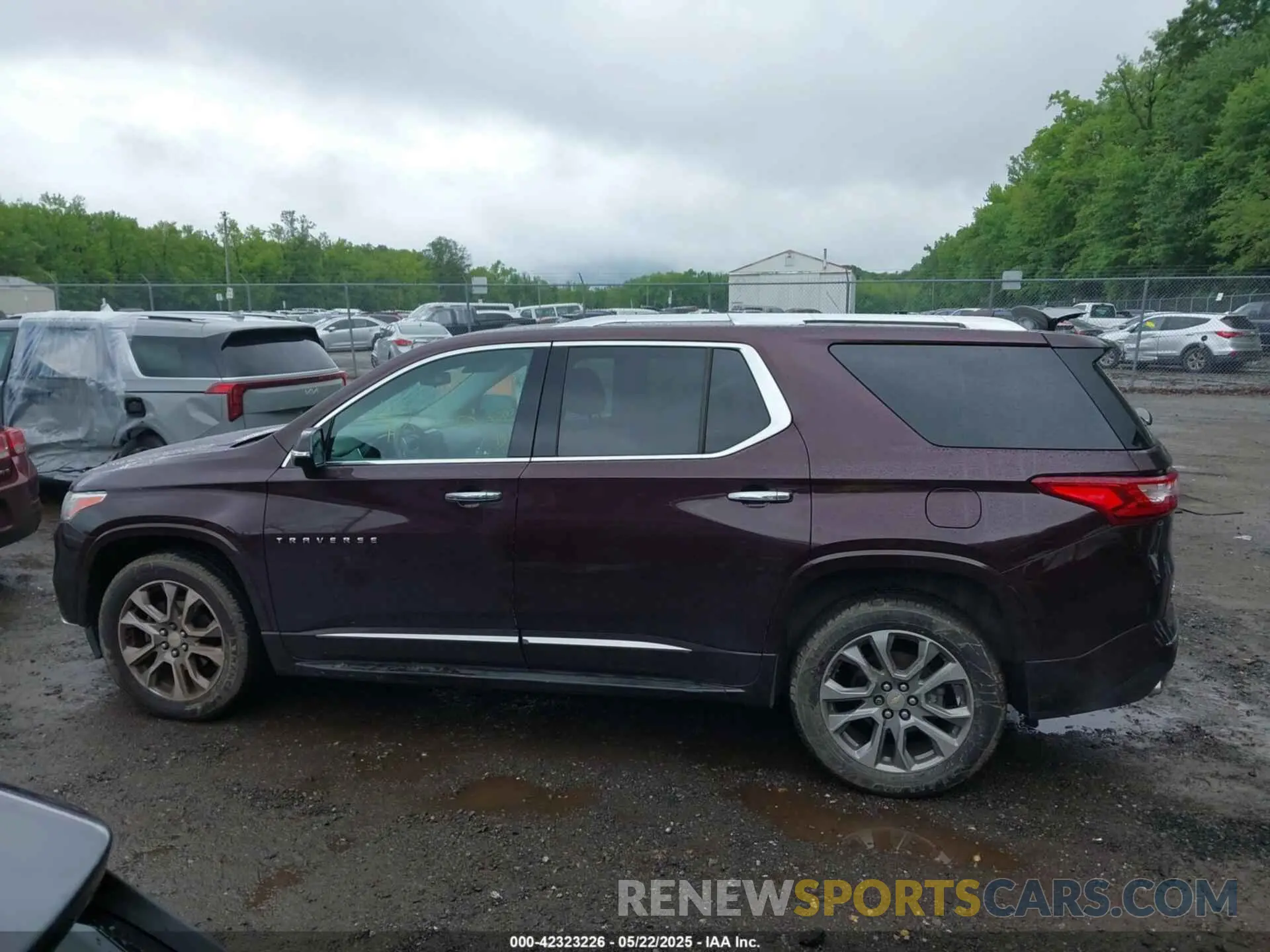 14 Photograph of a damaged car 1GNEVKKW2KJ125106 CHEVROLET TRAVERSE 2019