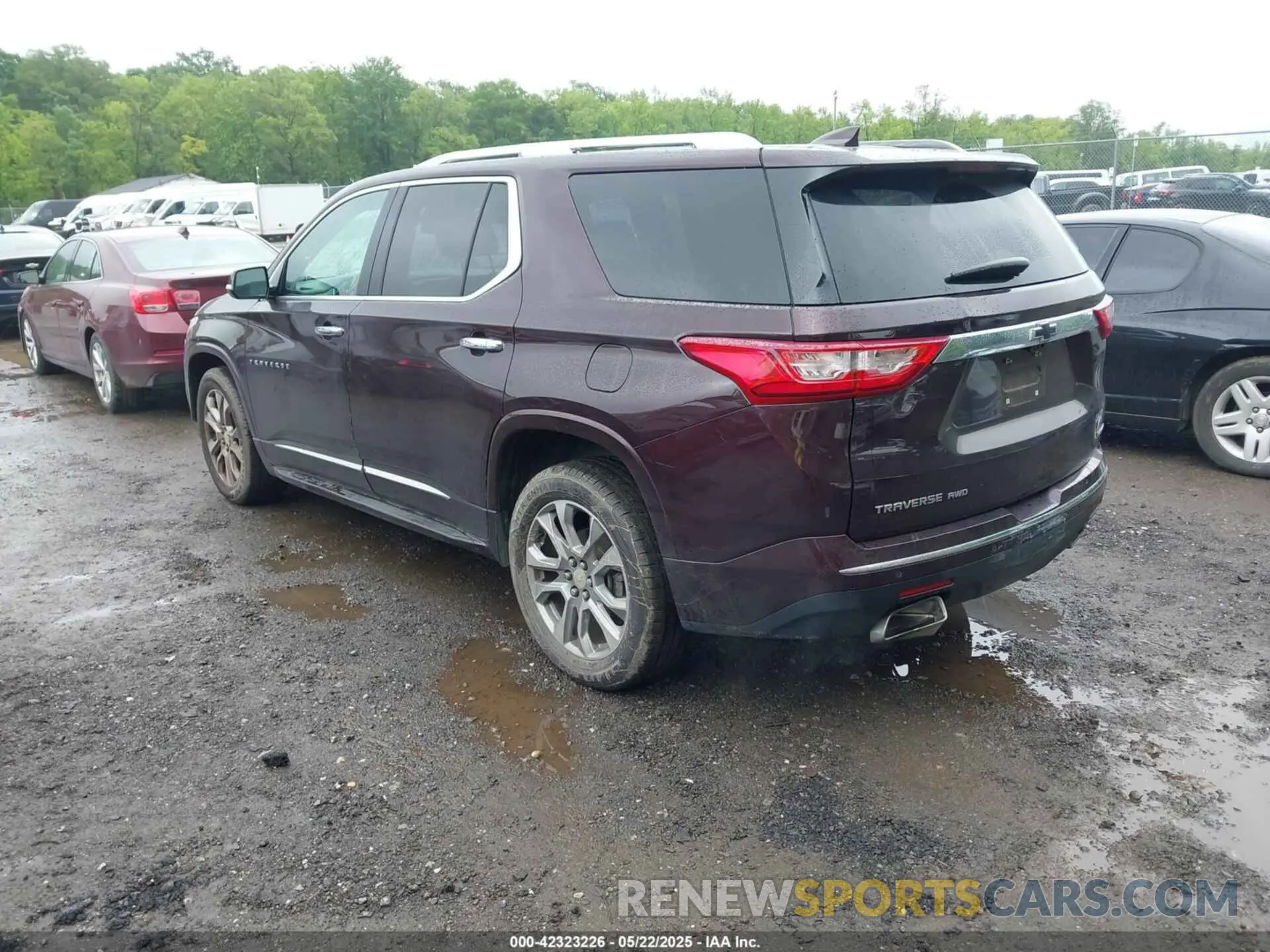 3 Photograph of a damaged car 1GNEVKKW2KJ125106 CHEVROLET TRAVERSE 2019