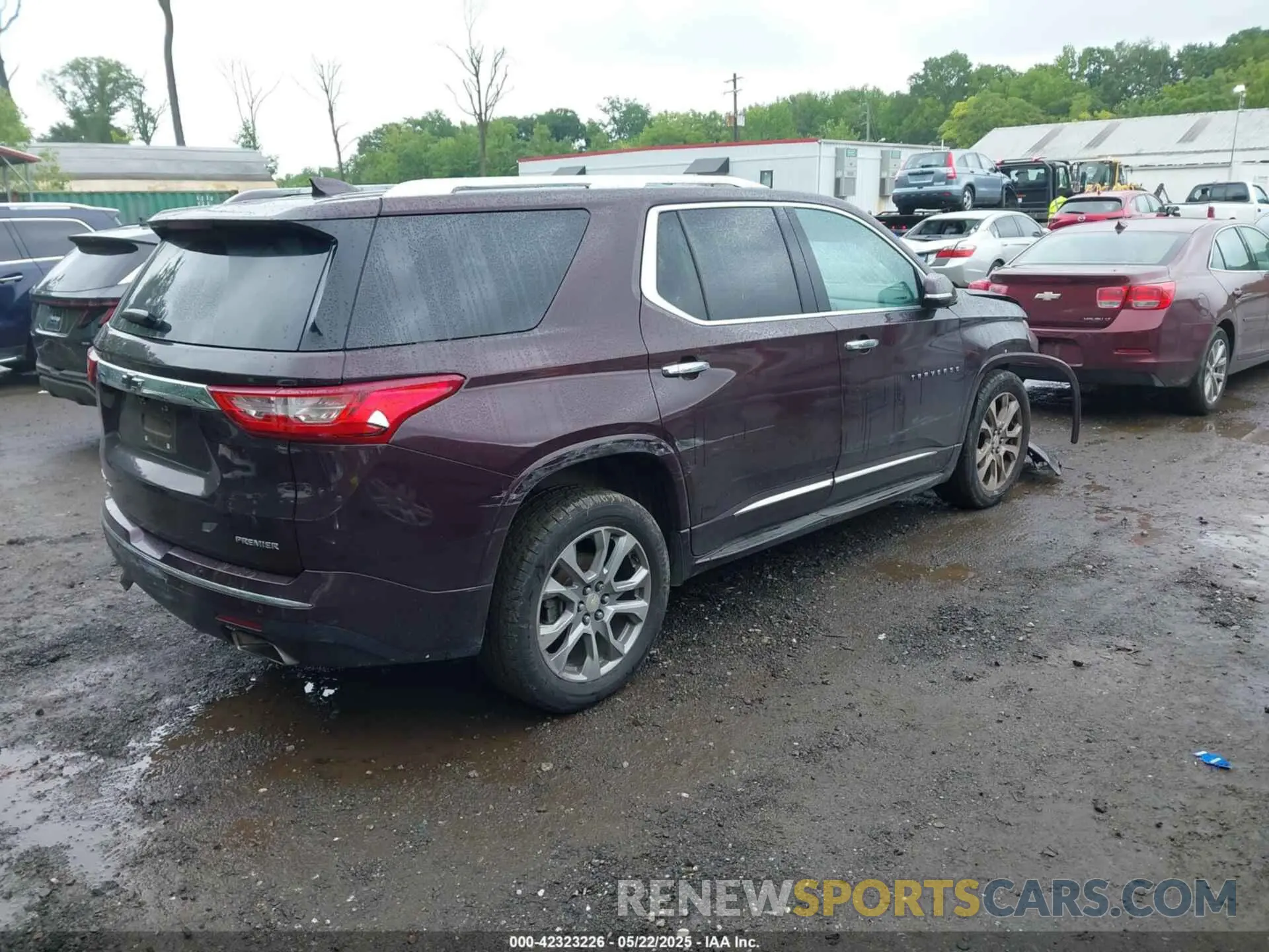 4 Photograph of a damaged car 1GNEVKKW2KJ125106 CHEVROLET TRAVERSE 2019