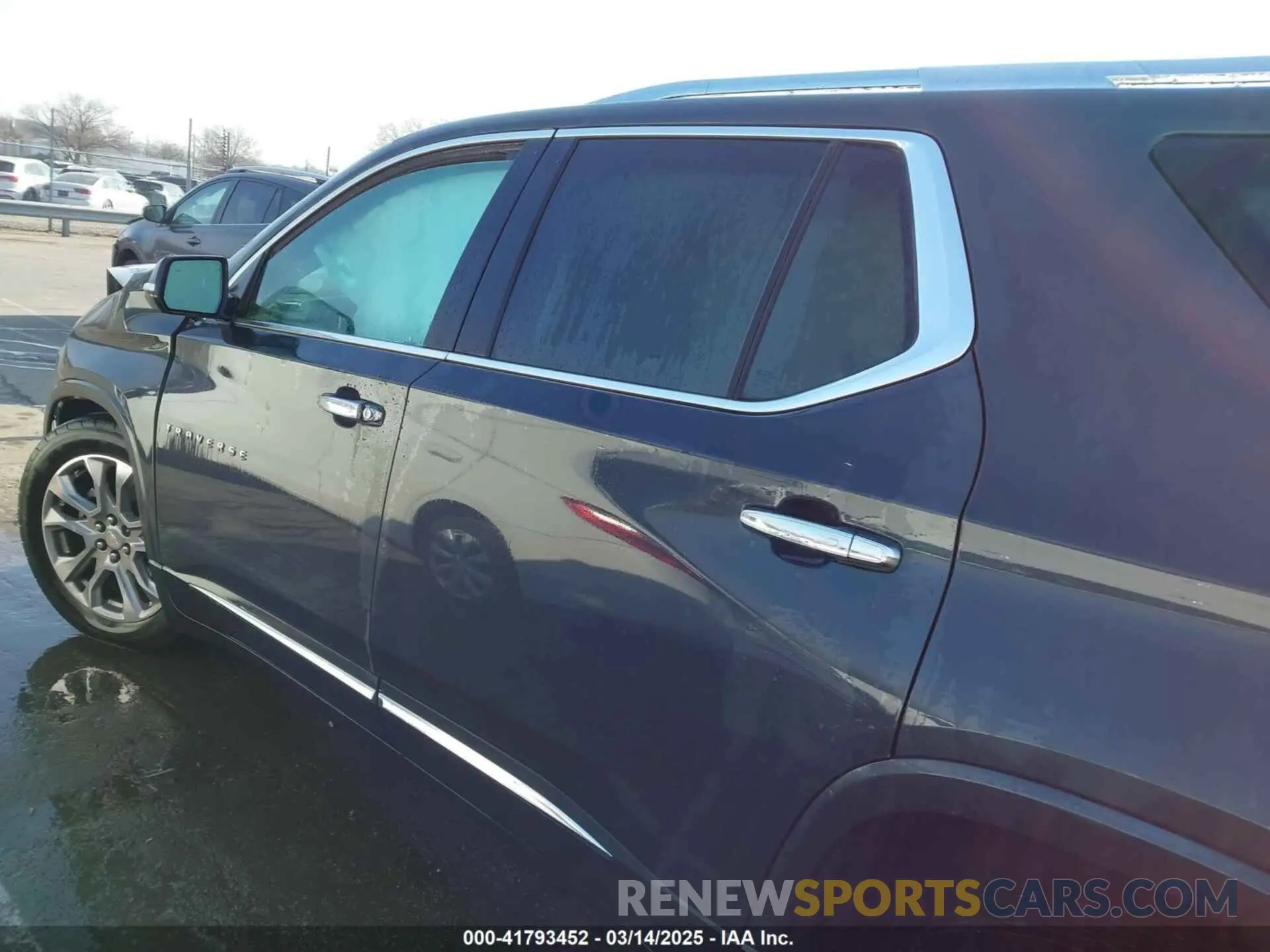 14 Photograph of a damaged car 1GNEVKKW3KJ200976 CHEVROLET TRAVERSE 2019