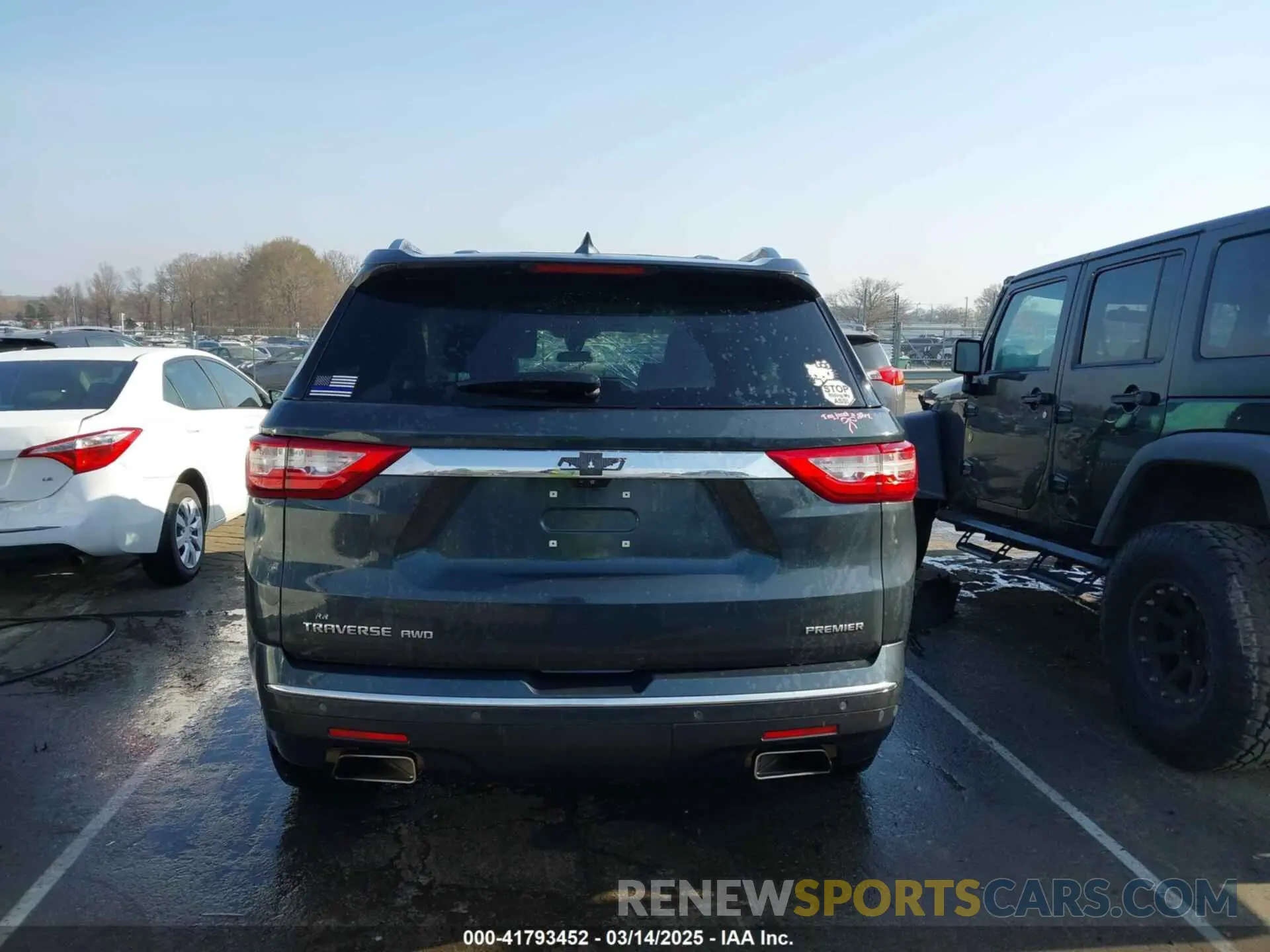 16 Photograph of a damaged car 1GNEVKKW3KJ200976 CHEVROLET TRAVERSE 2019