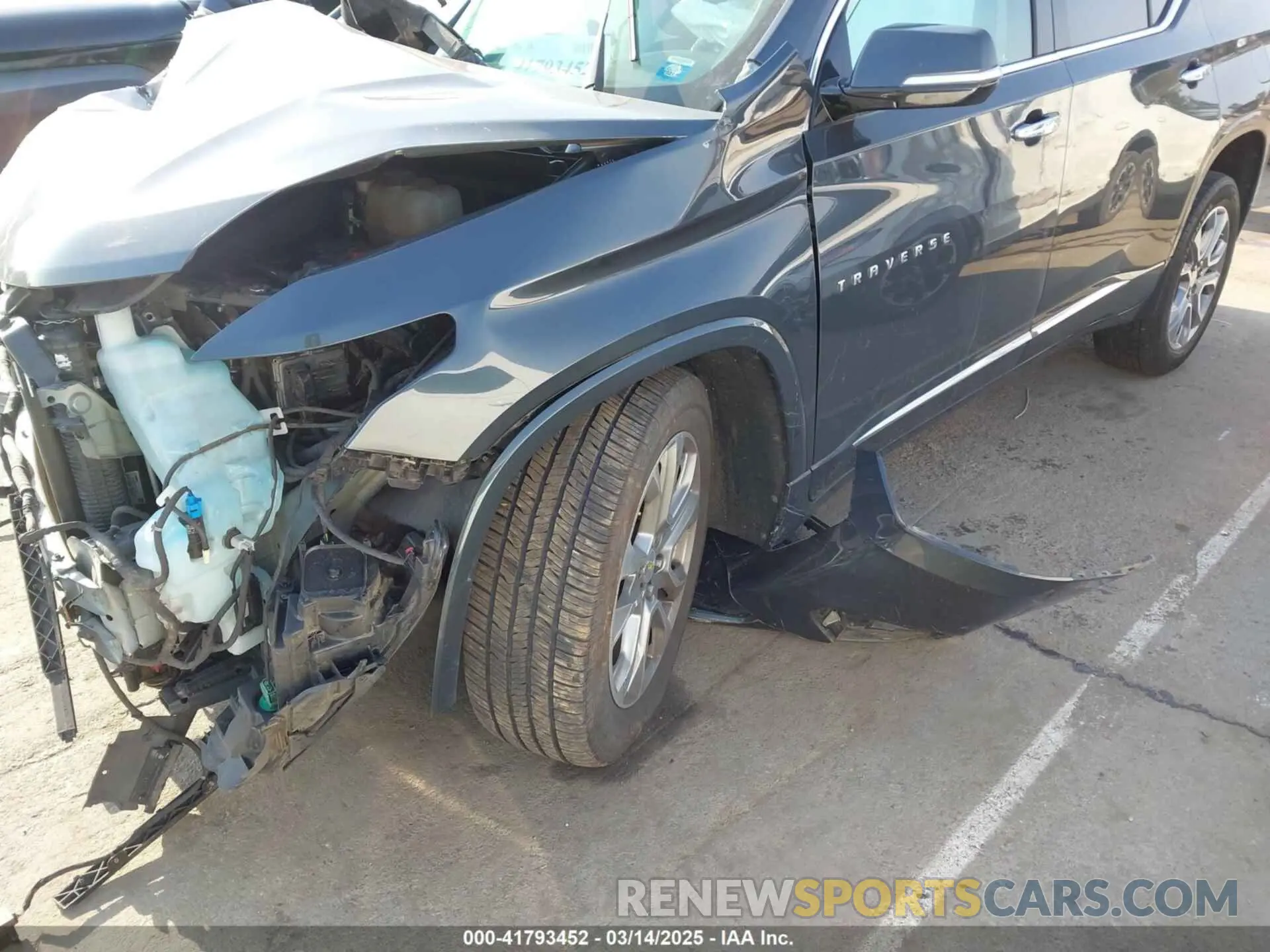 19 Photograph of a damaged car 1GNEVKKW3KJ200976 CHEVROLET TRAVERSE 2019