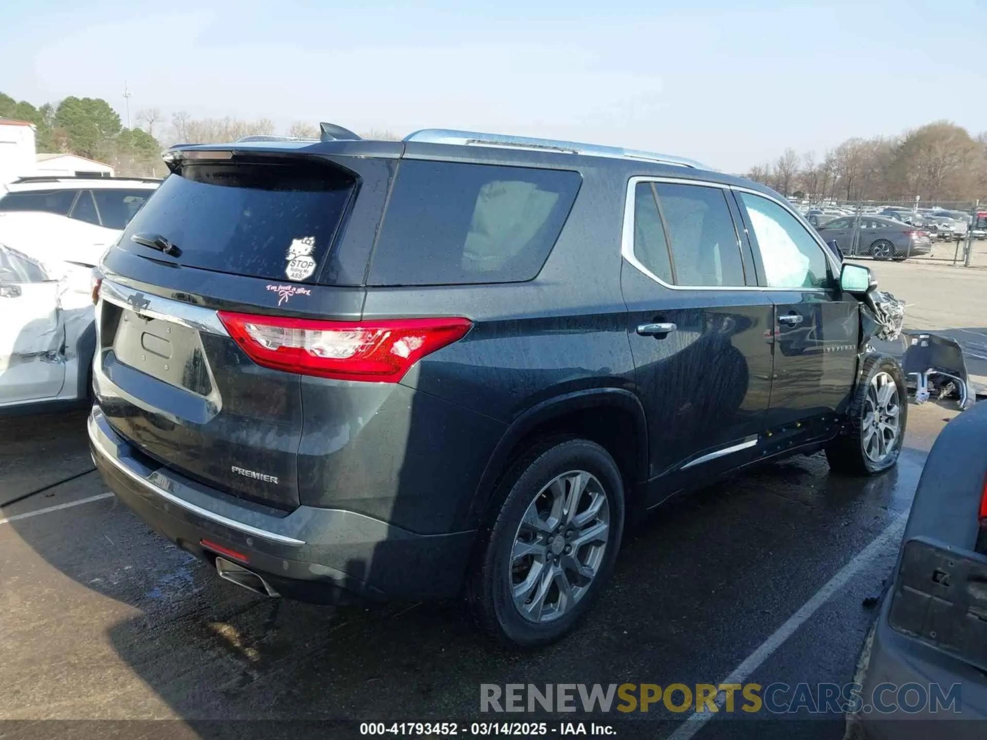 4 Photograph of a damaged car 1GNEVKKW3KJ200976 CHEVROLET TRAVERSE 2019