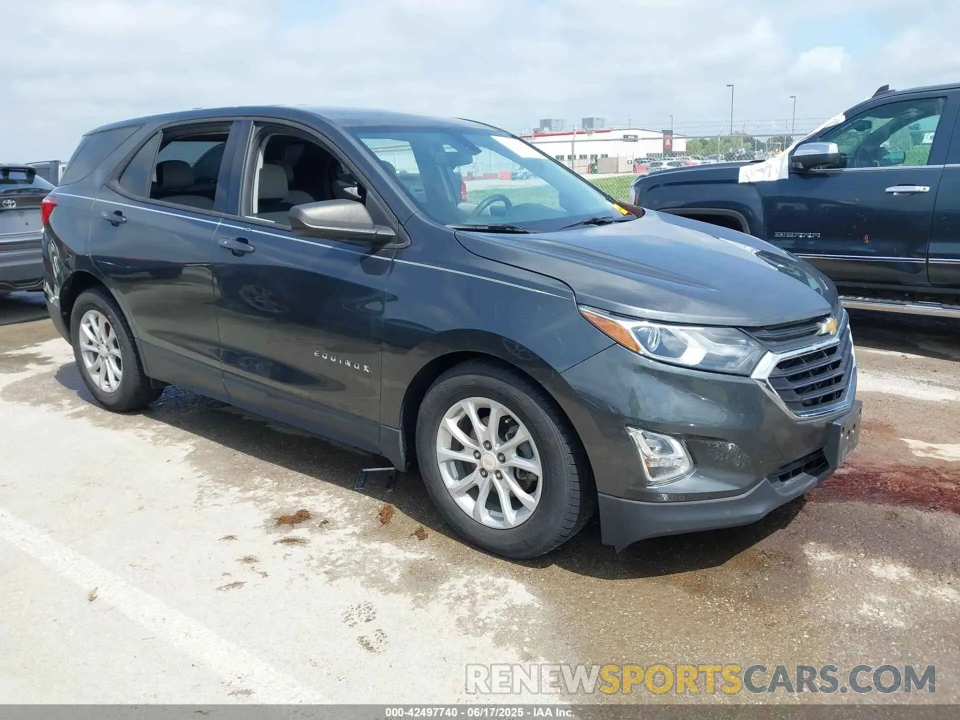 1 Photograph of a damaged car 1GNEVKKW3KJ287097 CHEVROLET TRAVERSE 2019