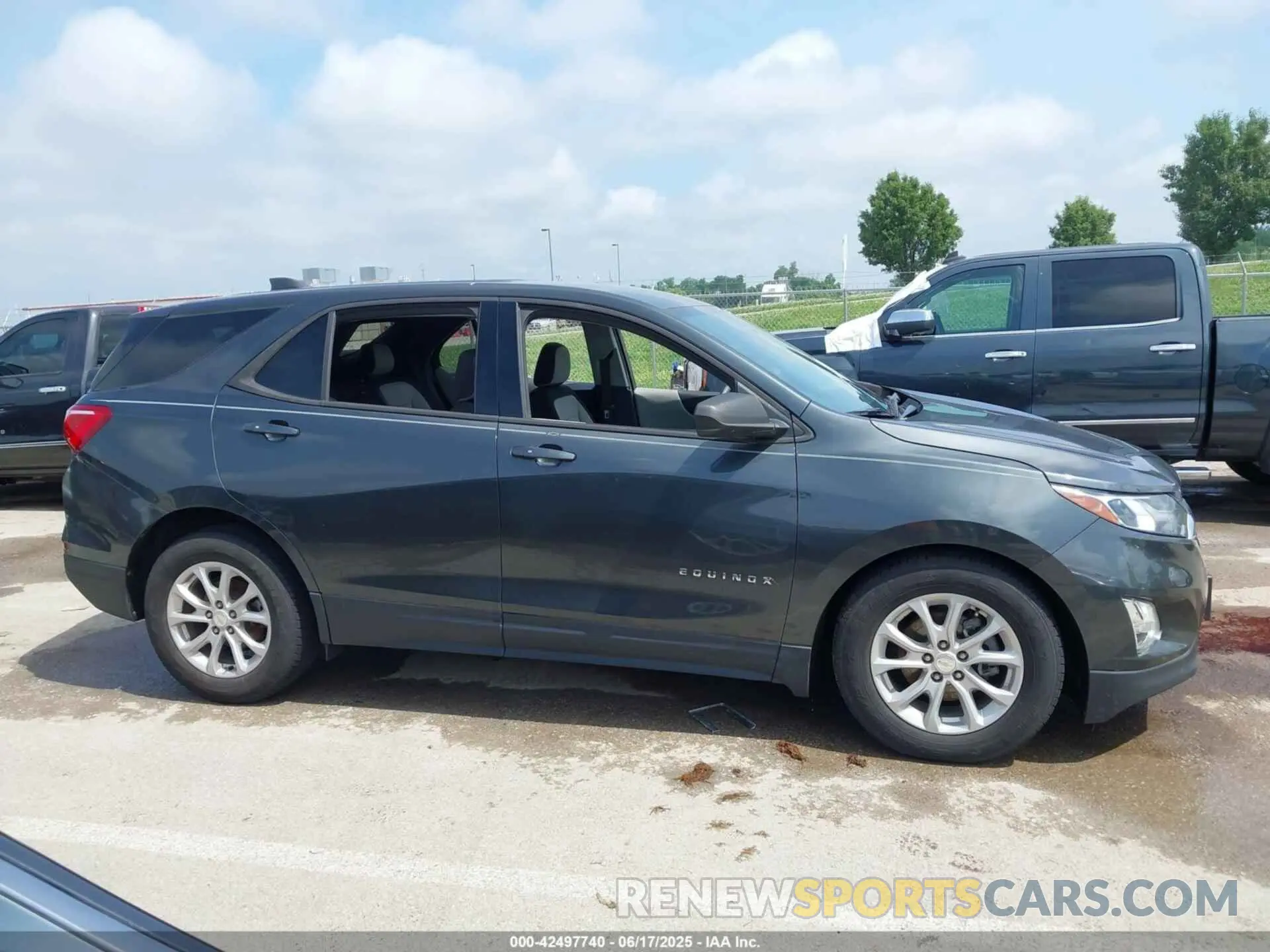 13 Photograph of a damaged car 1GNEVKKW3KJ287097 CHEVROLET TRAVERSE 2019