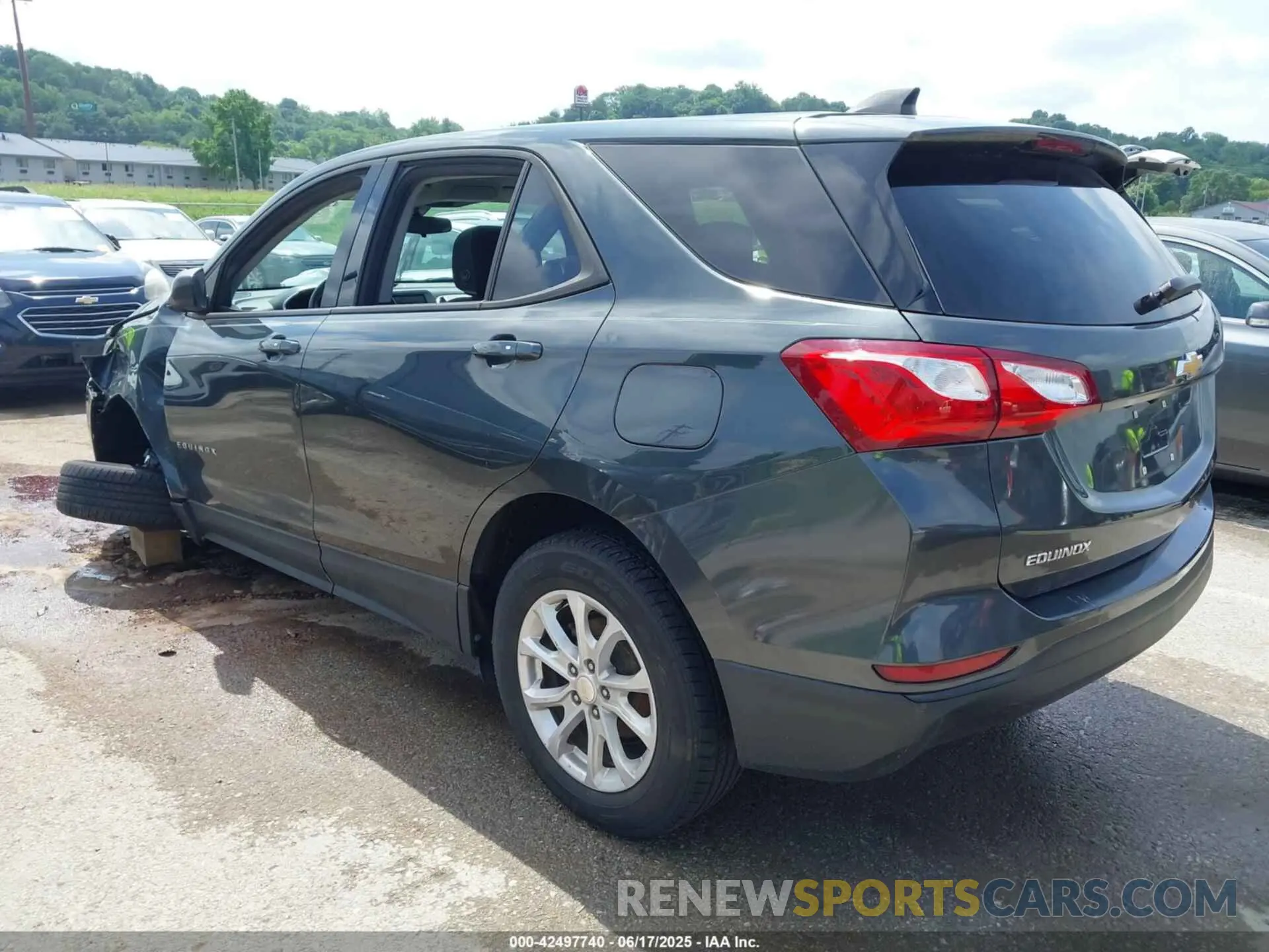 3 Photograph of a damaged car 1GNEVKKW3KJ287097 CHEVROLET TRAVERSE 2019