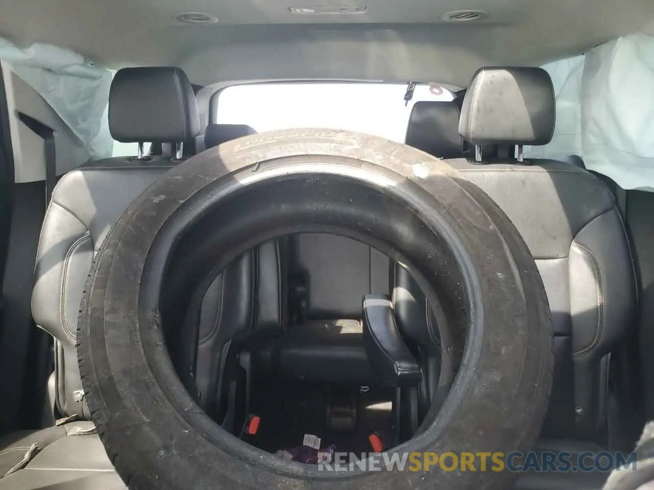 10 Photograph of a damaged car 1GNEVKKW4KJ205362 CHEVROLET TRAVERSE 2019