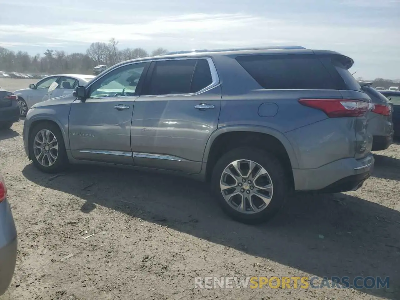 2 Photograph of a damaged car 1GNEVKKW4KJ205362 CHEVROLET TRAVERSE 2019