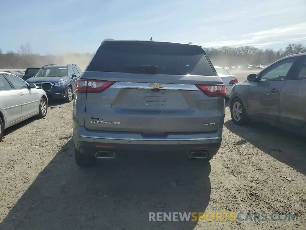 6 Photograph of a damaged car 1GNEVKKW4KJ205362 CHEVROLET TRAVERSE 2019