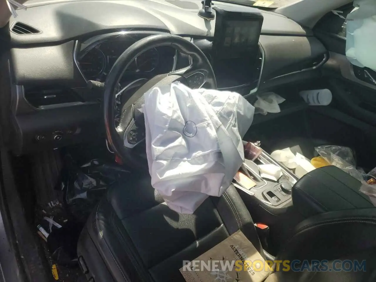 8 Photograph of a damaged car 1GNEVKKW4KJ205362 CHEVROLET TRAVERSE 2019