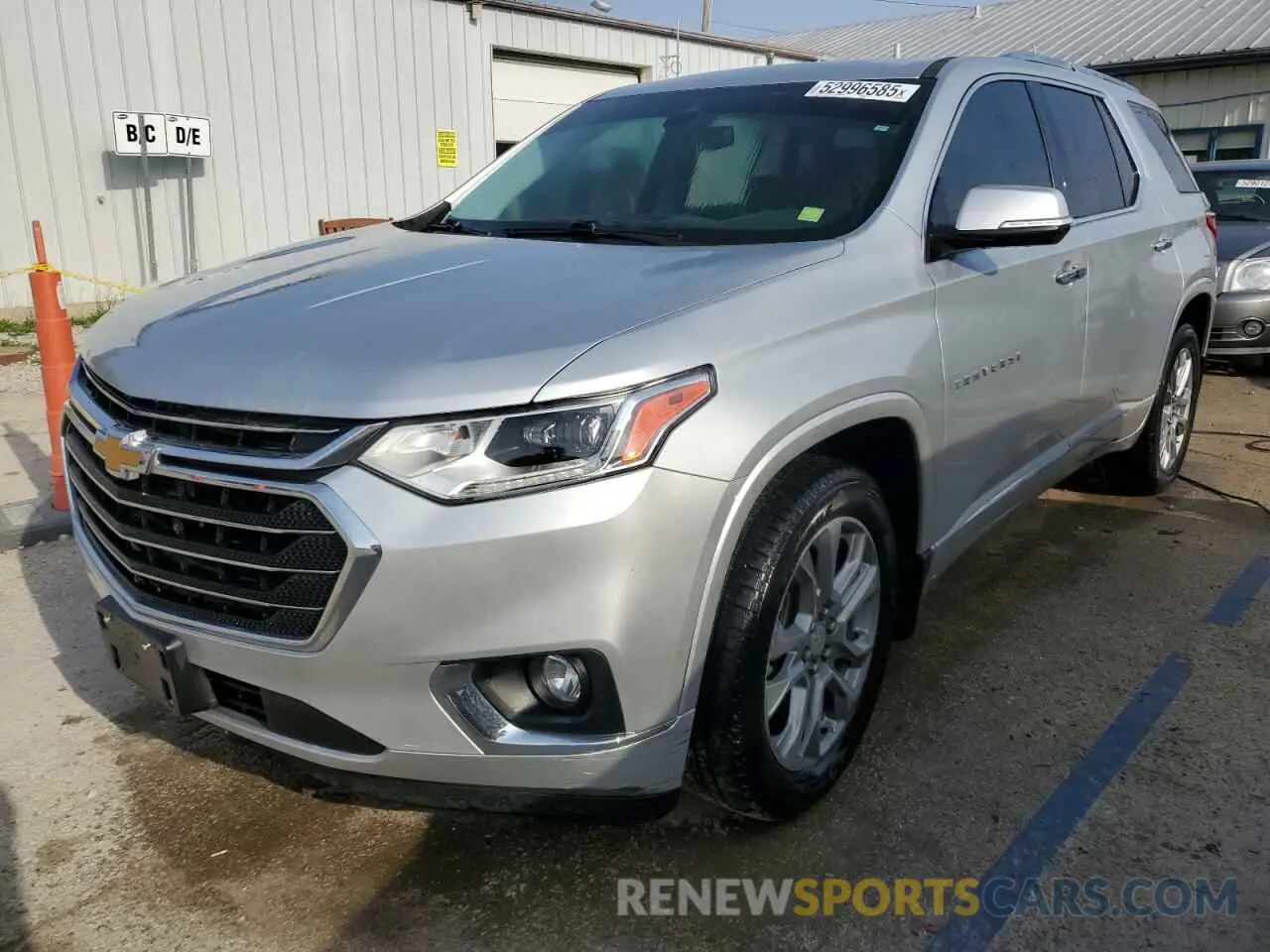 1 Photograph of a damaged car 1GNEVKKW4KJ215969 CHEVROLET TRAVERSE 2019