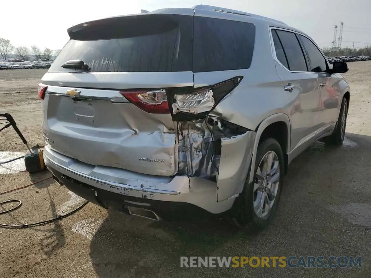 3 Photograph of a damaged car 1GNEVKKW4KJ215969 CHEVROLET TRAVERSE 2019