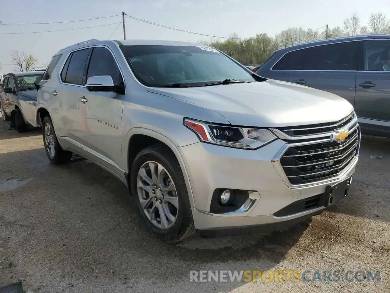 4 Photograph of a damaged car 1GNEVKKW4KJ215969 CHEVROLET TRAVERSE 2019