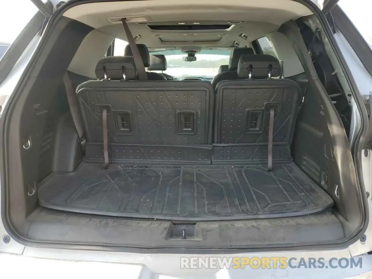 6 Photograph of a damaged car 1GNEVKKW4KJ215969 CHEVROLET TRAVERSE 2019