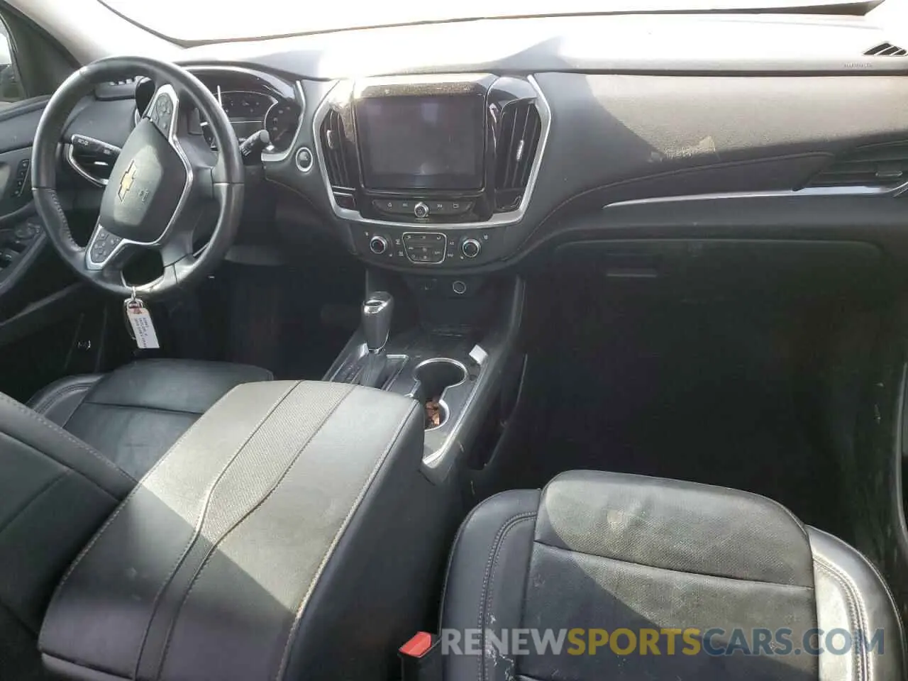 8 Photograph of a damaged car 1GNEVKKW4KJ215969 CHEVROLET TRAVERSE 2019