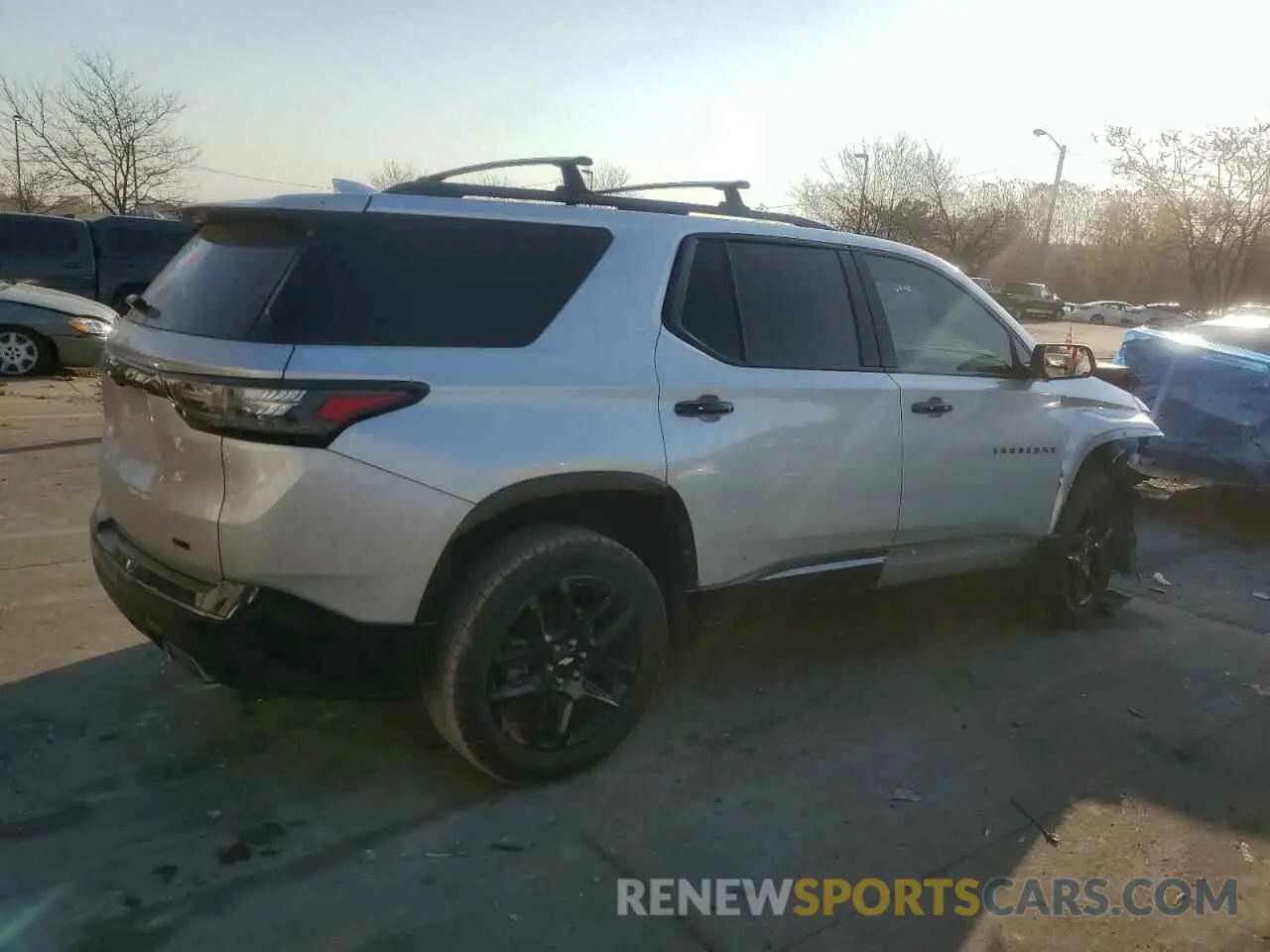 3 Photograph of a damaged car 1GNEVKKW4KJ224624 CHEVROLET TRAVERSE 2019