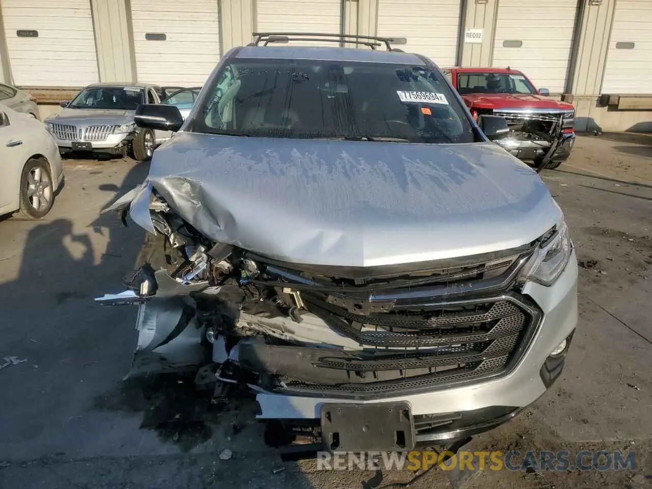 5 Photograph of a damaged car 1GNEVKKW4KJ224624 CHEVROLET TRAVERSE 2019