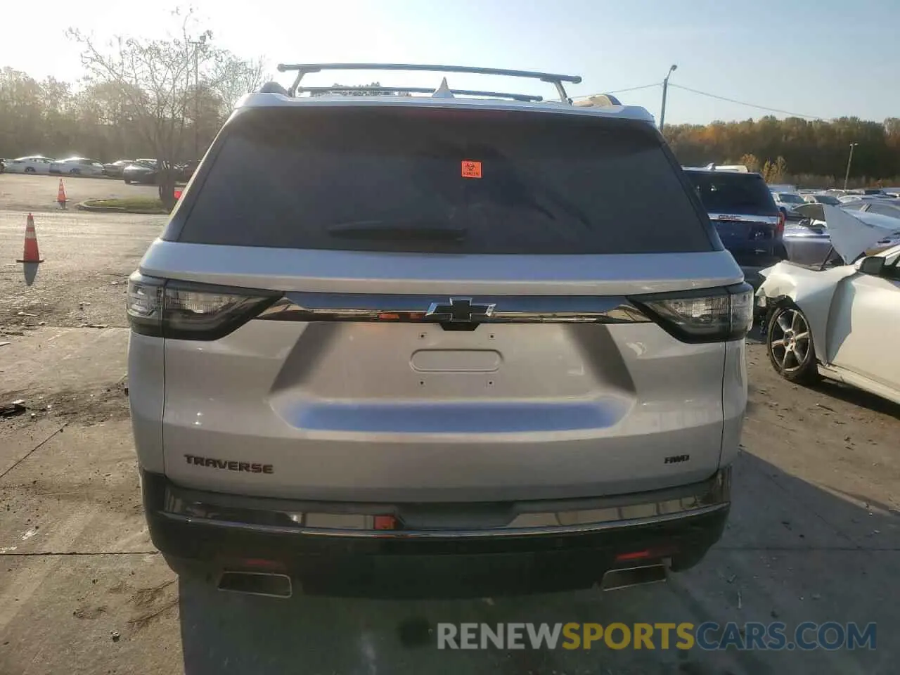 6 Photograph of a damaged car 1GNEVKKW4KJ224624 CHEVROLET TRAVERSE 2019