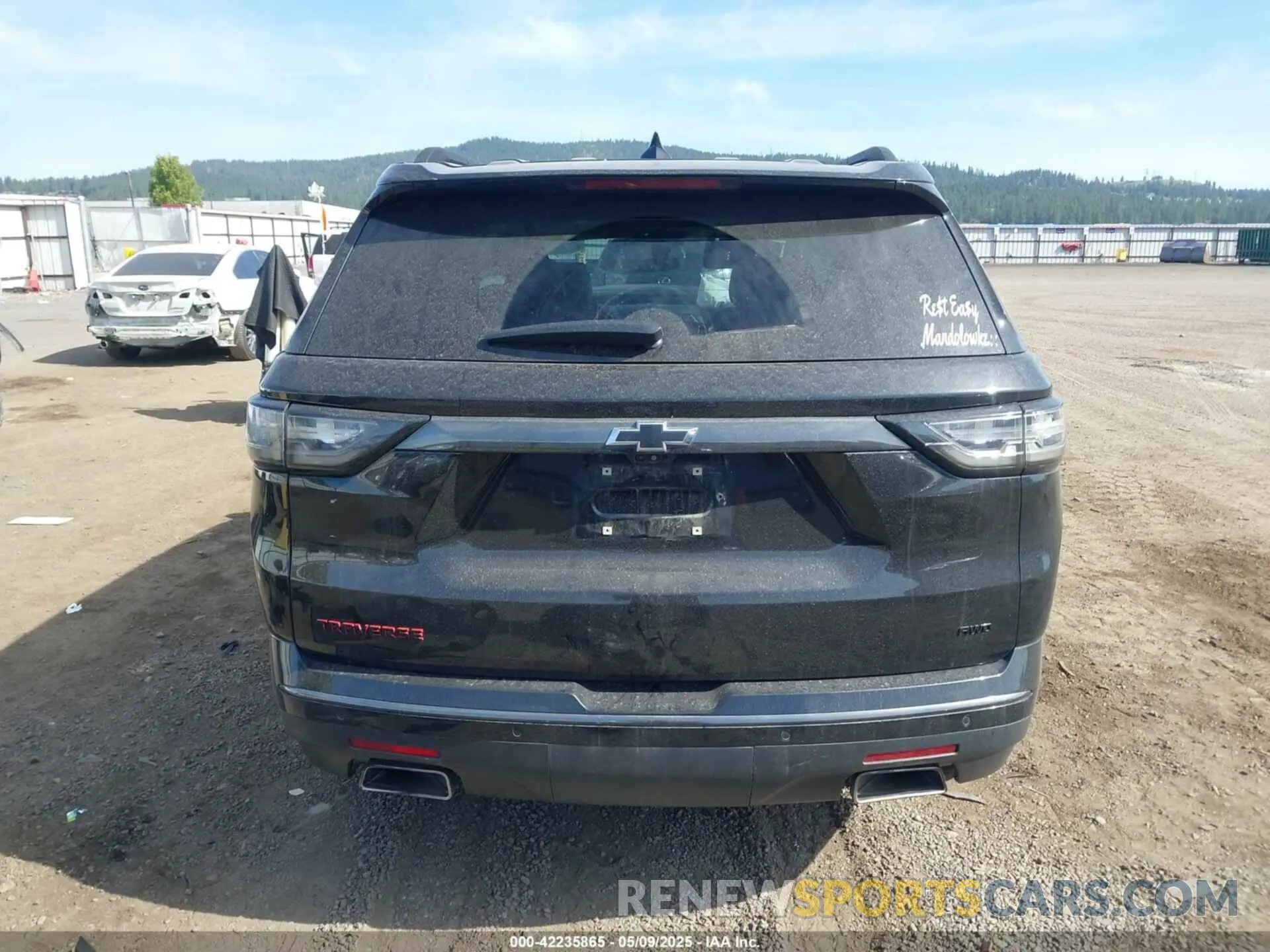 17 Photograph of a damaged car 1GNEVKKW5KJ159900 CHEVROLET TRAVERSE 2019