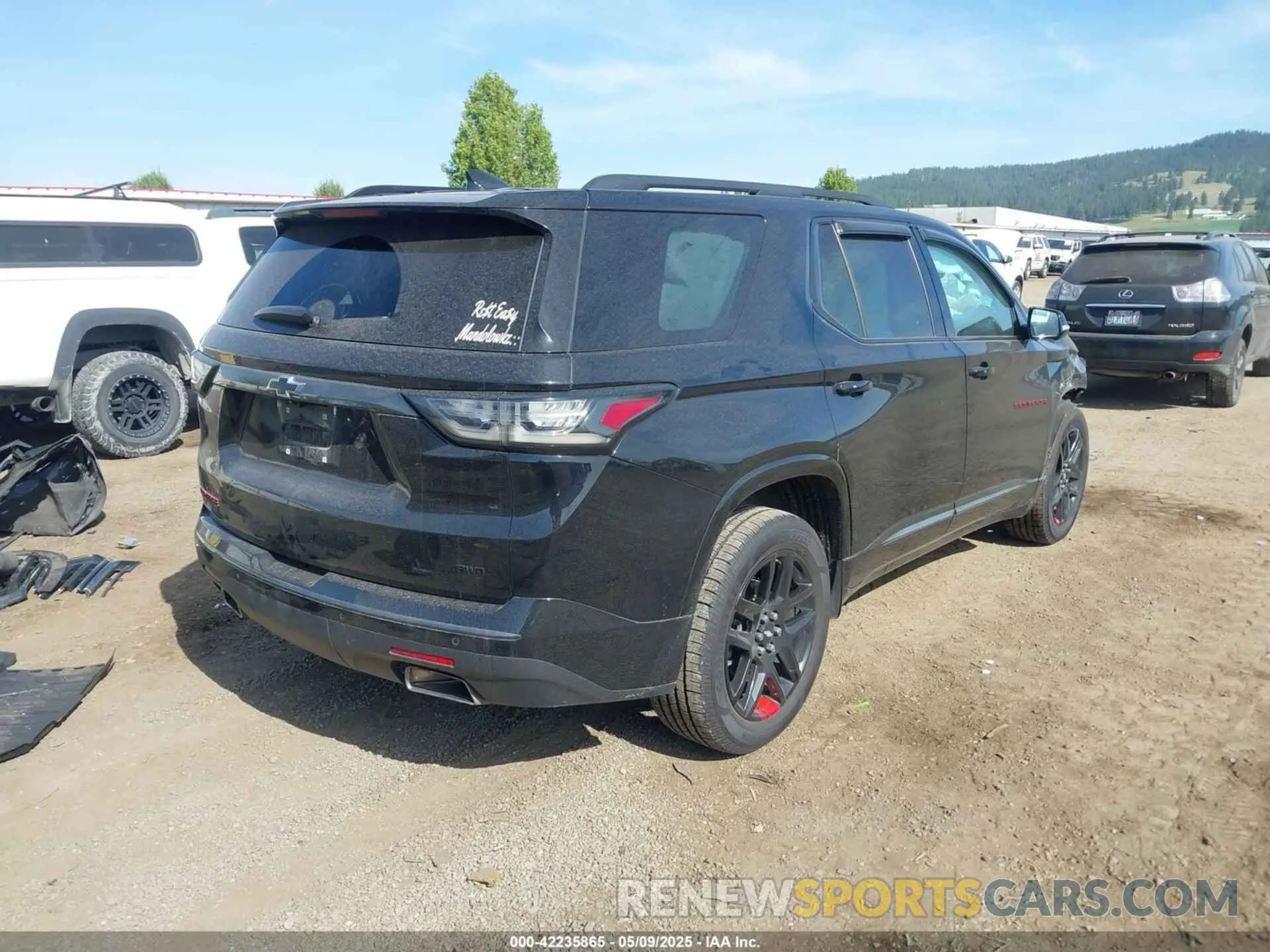 4 Photograph of a damaged car 1GNEVKKW5KJ159900 CHEVROLET TRAVERSE 2019