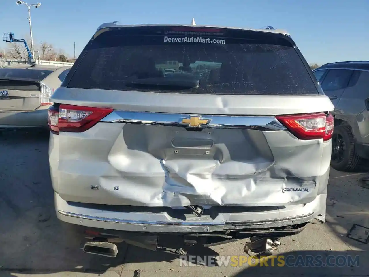 6 Photograph of a damaged car 1GNEVKKW6KJ154057 CHEVROLET TRAVERSE 2019