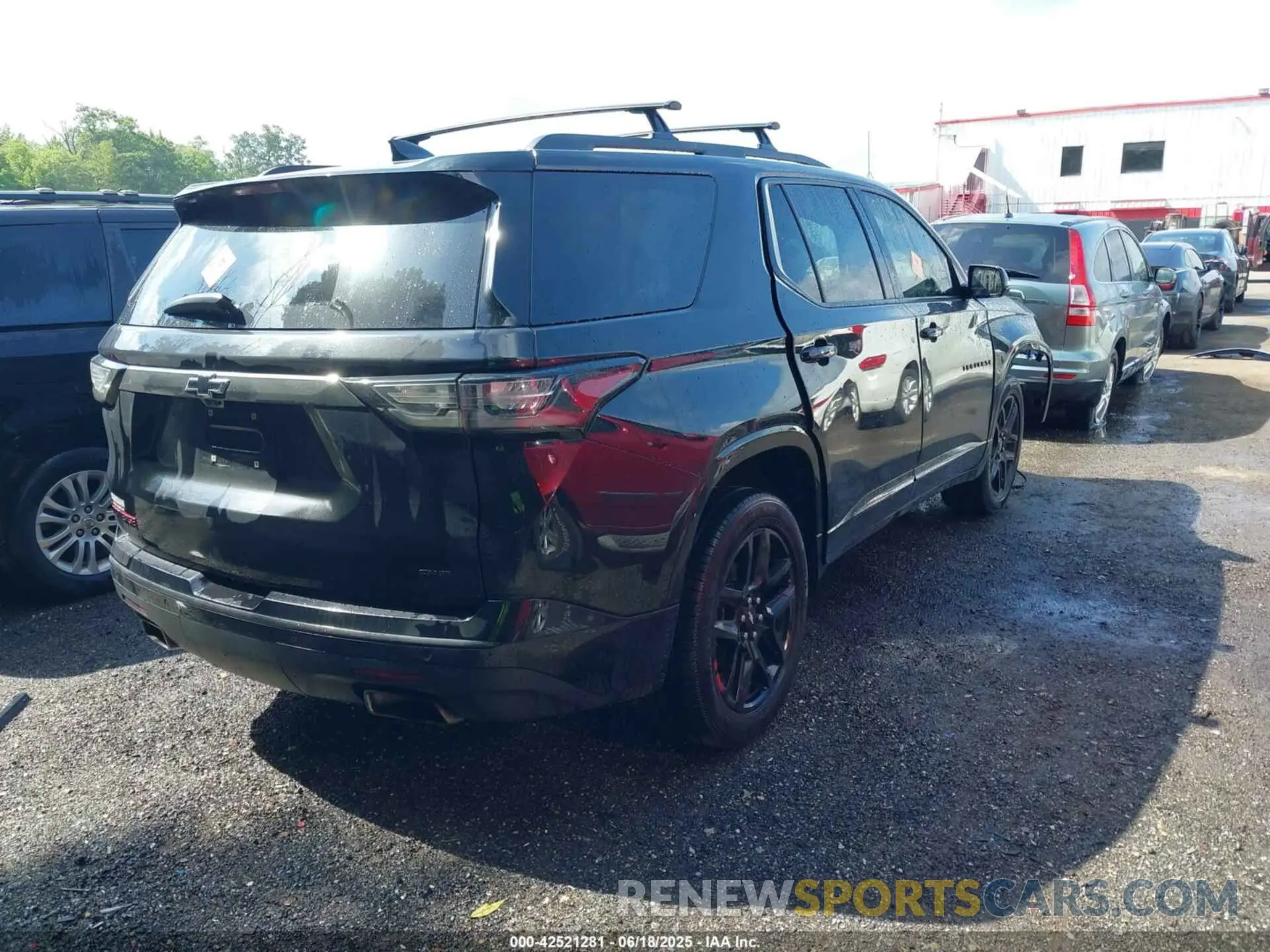 4 Photograph of a damaged car 1GNEVKKW6KJ222762 CHEVROLET TRAVERSE 2019