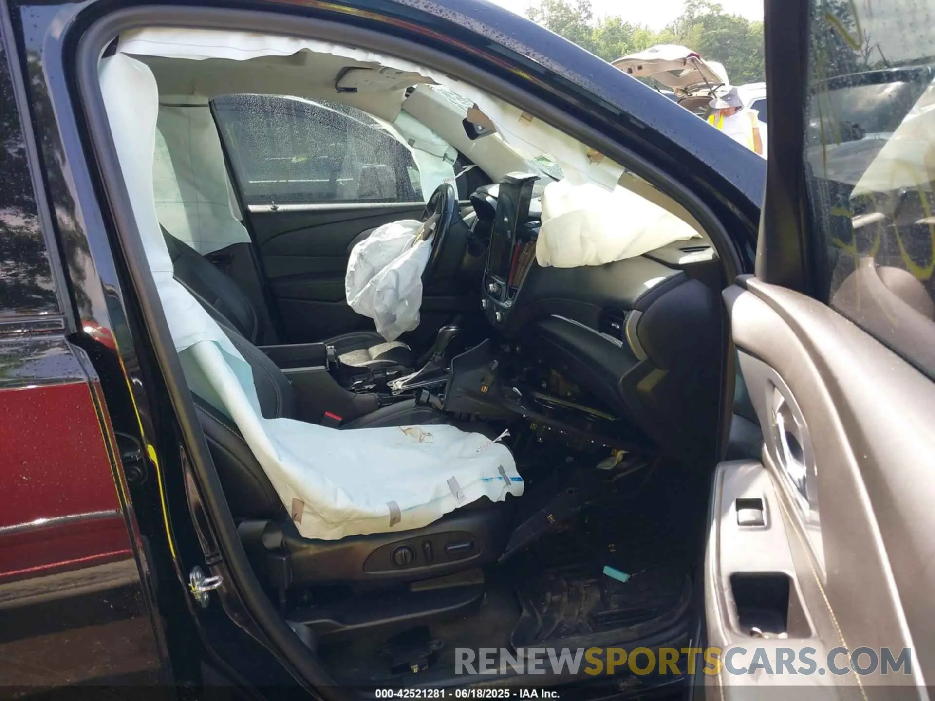 5 Photograph of a damaged car 1GNEVKKW6KJ222762 CHEVROLET TRAVERSE 2019