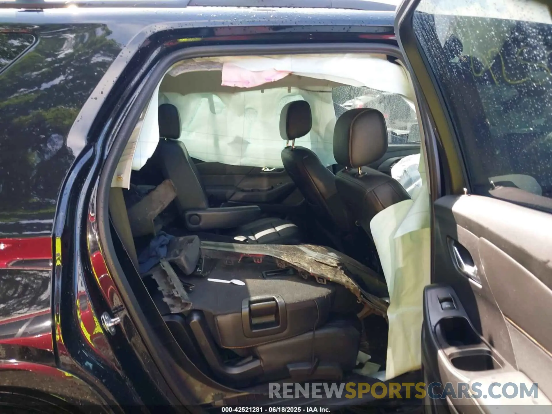 8 Photograph of a damaged car 1GNEVKKW6KJ222762 CHEVROLET TRAVERSE 2019