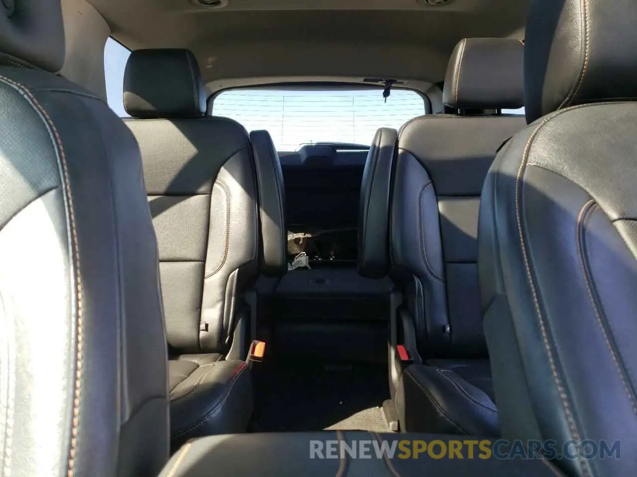 10 Photograph of a damaged car 1GNEVKKWXKJ174568 CHEVROLET TRAVERSE 2019