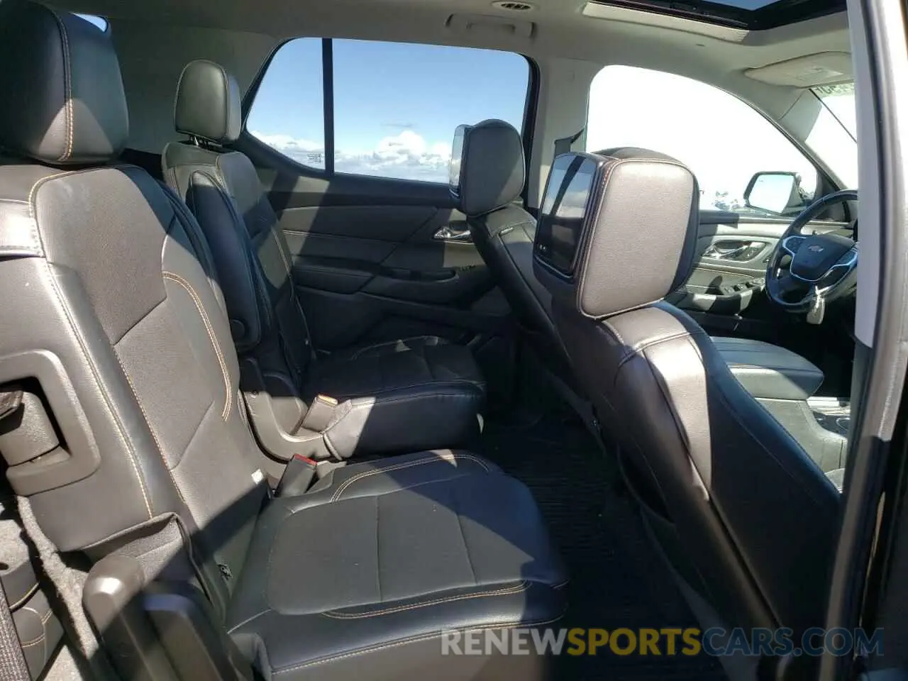 11 Photograph of a damaged car 1GNEVKKWXKJ174568 CHEVROLET TRAVERSE 2019