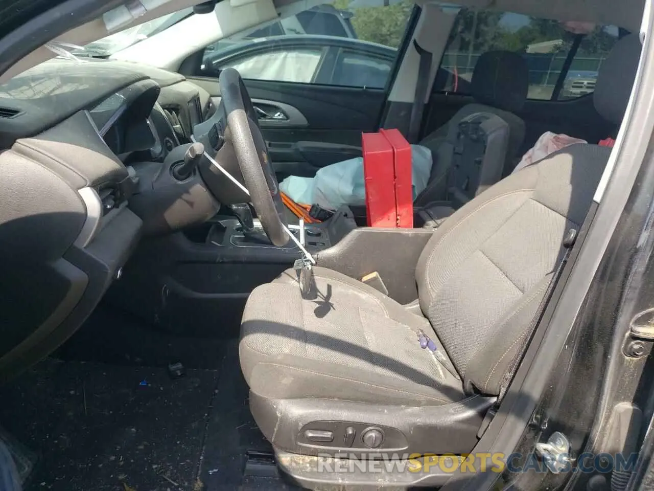 7 Photograph of a damaged car 1GNEVLKW0KJ171636 CHEVROLET TRAVERSE 2019
