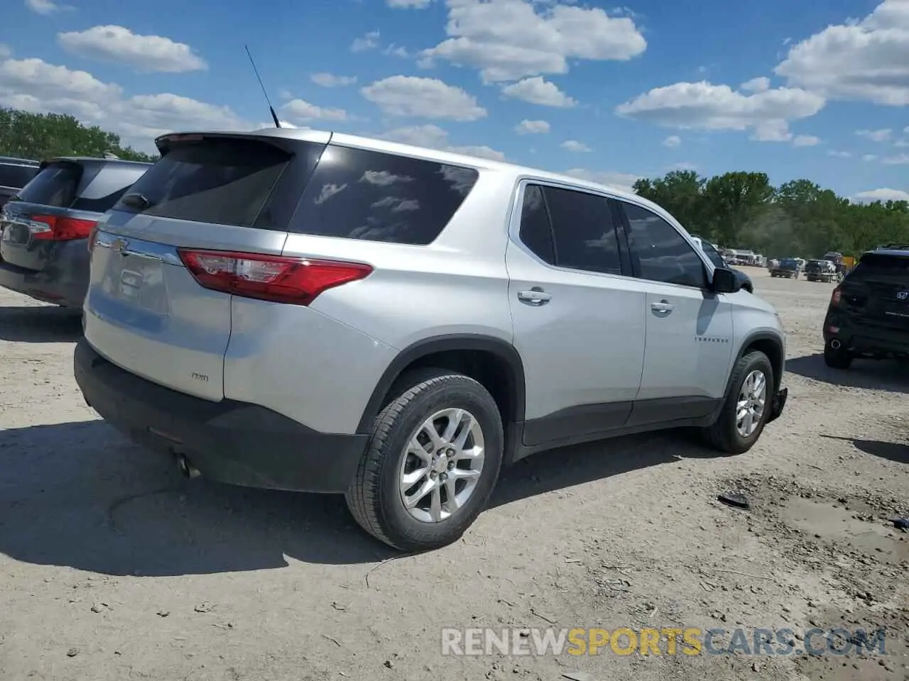 3 Photograph of a damaged car 1GNEVLKW3KJ109390 CHEVROLET TRAVERSE 2019