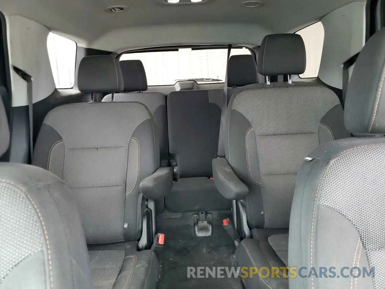 10 Photograph of a damaged car 1GNEVMKW0KJ237334 CHEVROLET TRAVERSE 2019