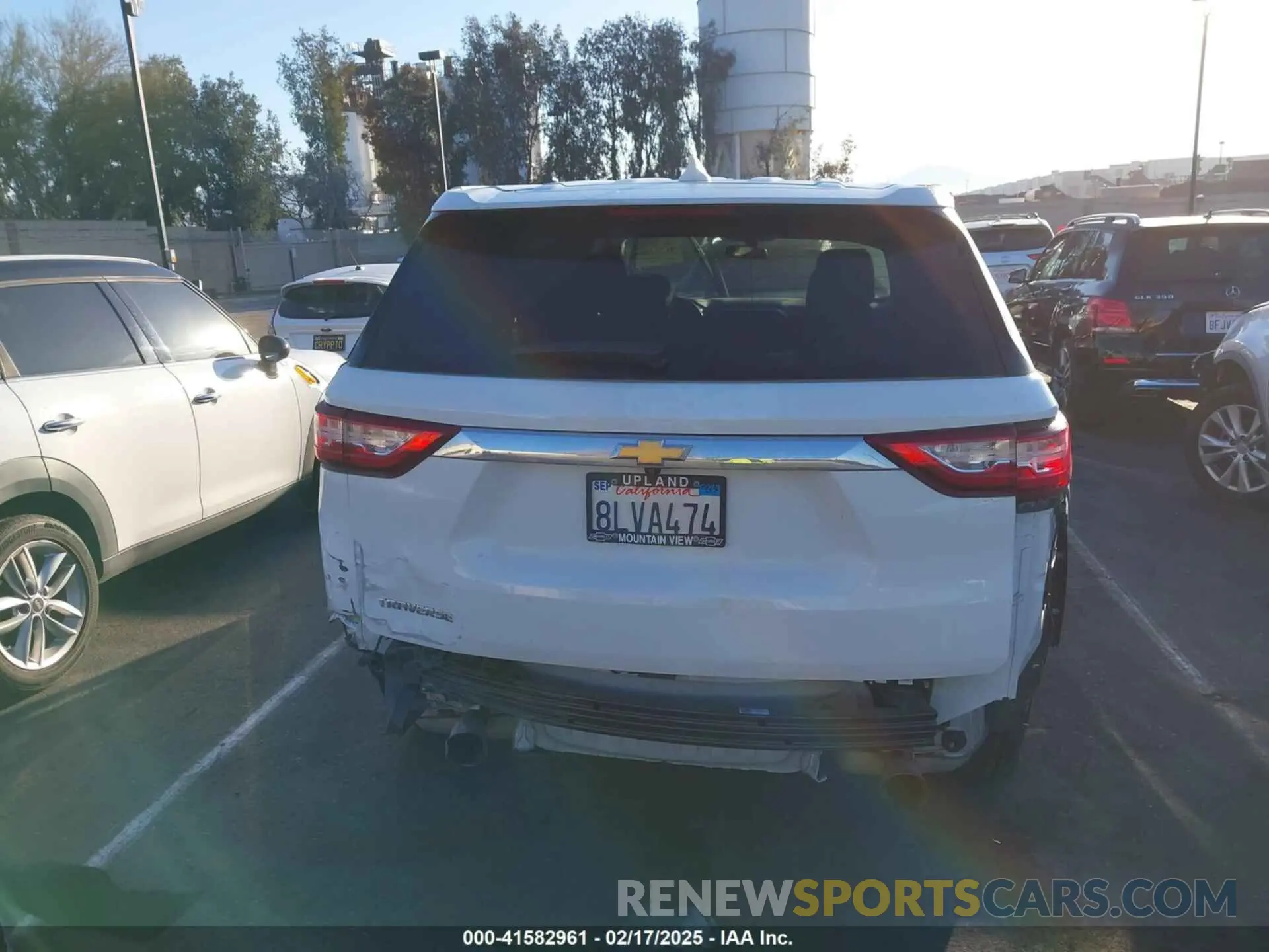 17 Photograph of a damaged car 1GNERFKW0LJ104557 CHEVROLET TRAVERSE 2020