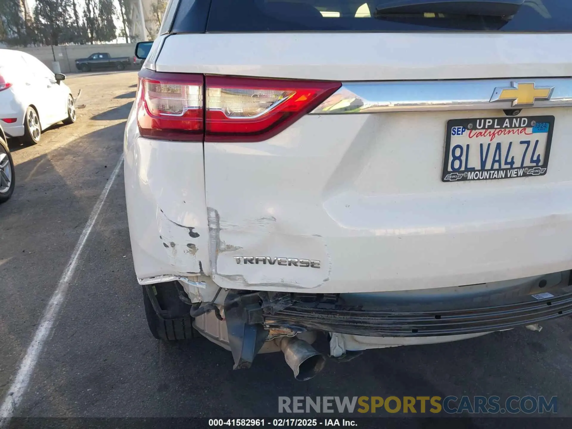 19 Photograph of a damaged car 1GNERFKW0LJ104557 CHEVROLET TRAVERSE 2020