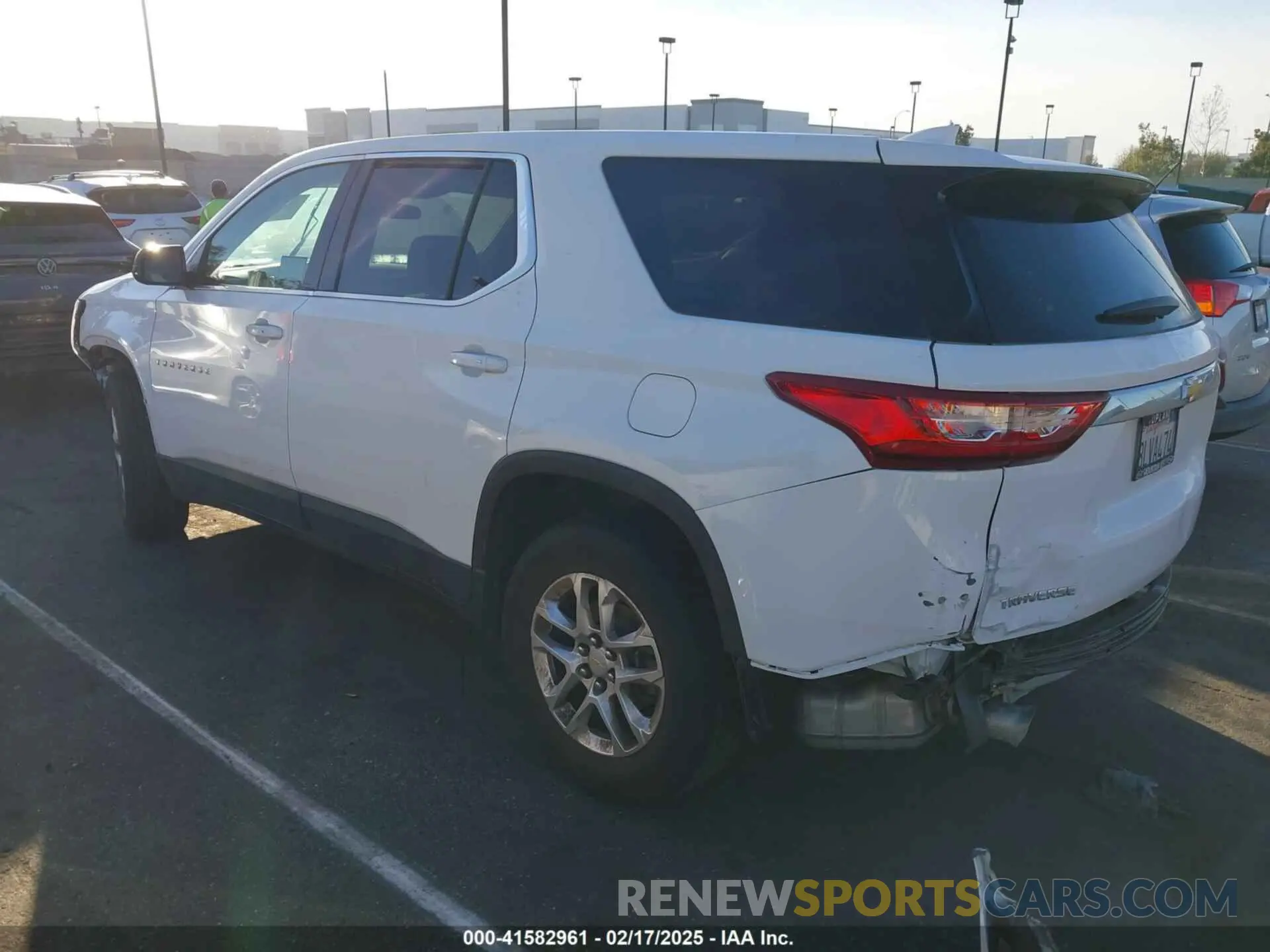 3 Photograph of a damaged car 1GNERFKW0LJ104557 CHEVROLET TRAVERSE 2020