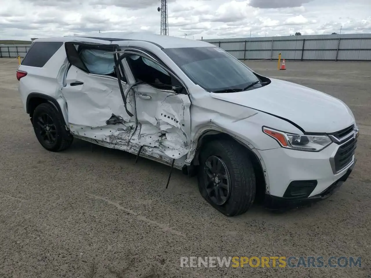 4 Photograph of a damaged car 1GNERFKW0LJ127188 CHEVROLET TRAVERSE 2020