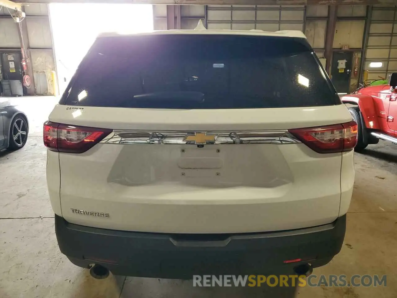 6 Photograph of a damaged car 1GNERFKW0LJ131354 CHEVROLET TRAVERSE 2020
