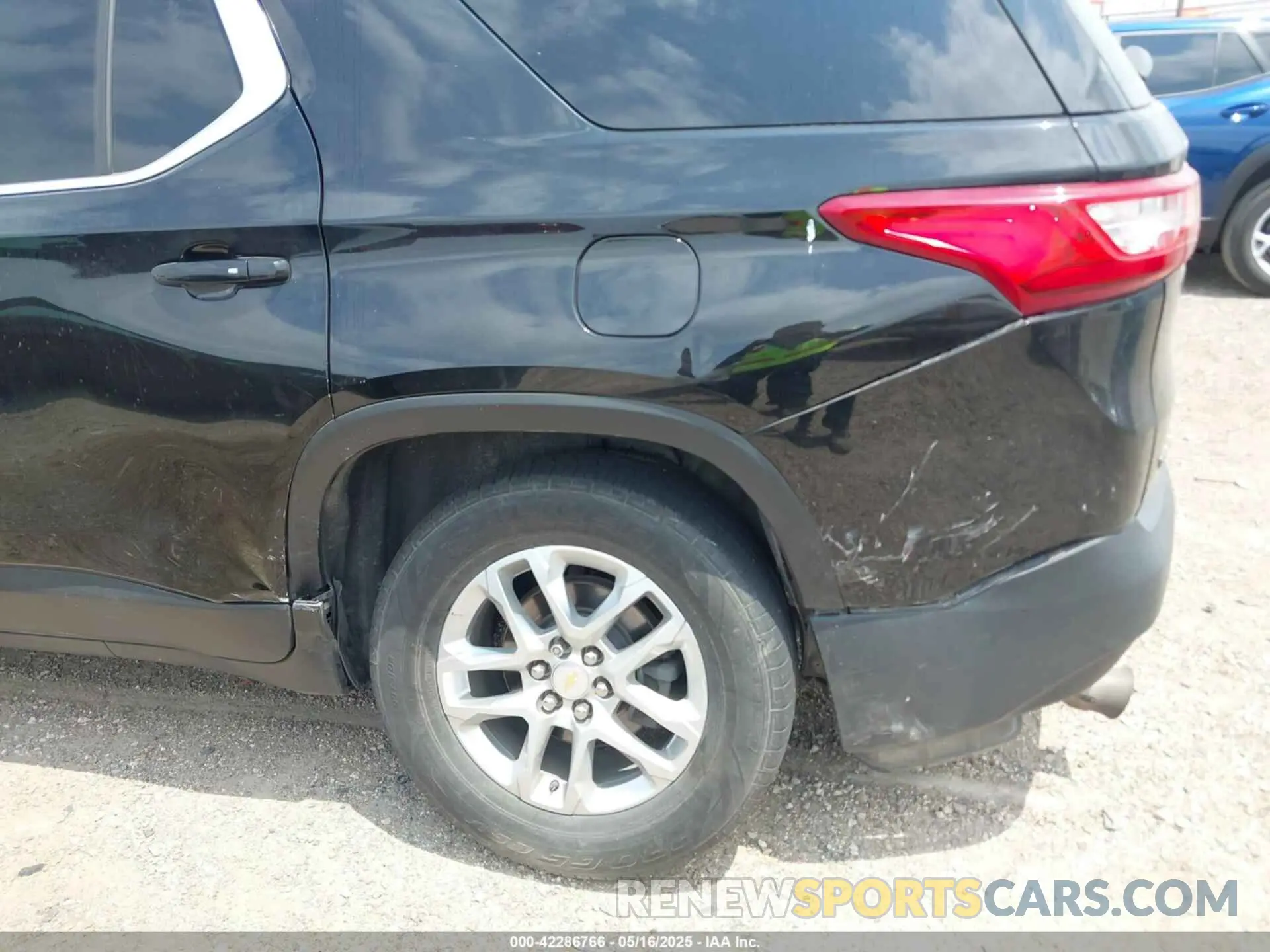6 Photograph of a damaged car 1GNERFKW0LJ156626 CHEVROLET TRAVERSE 2020