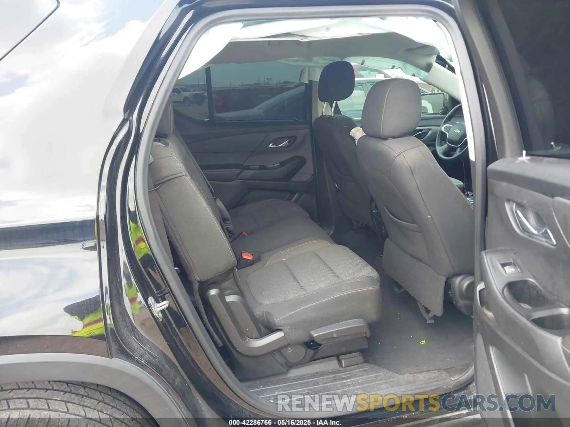 8 Photograph of a damaged car 1GNERFKW0LJ156626 CHEVROLET TRAVERSE 2020