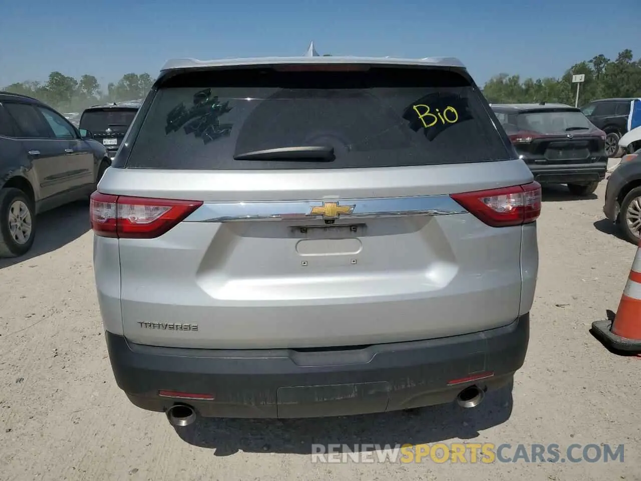 6 Photograph of a damaged car 1GNERFKW0LJ269928 CHEVROLET TRAVERSE 2020