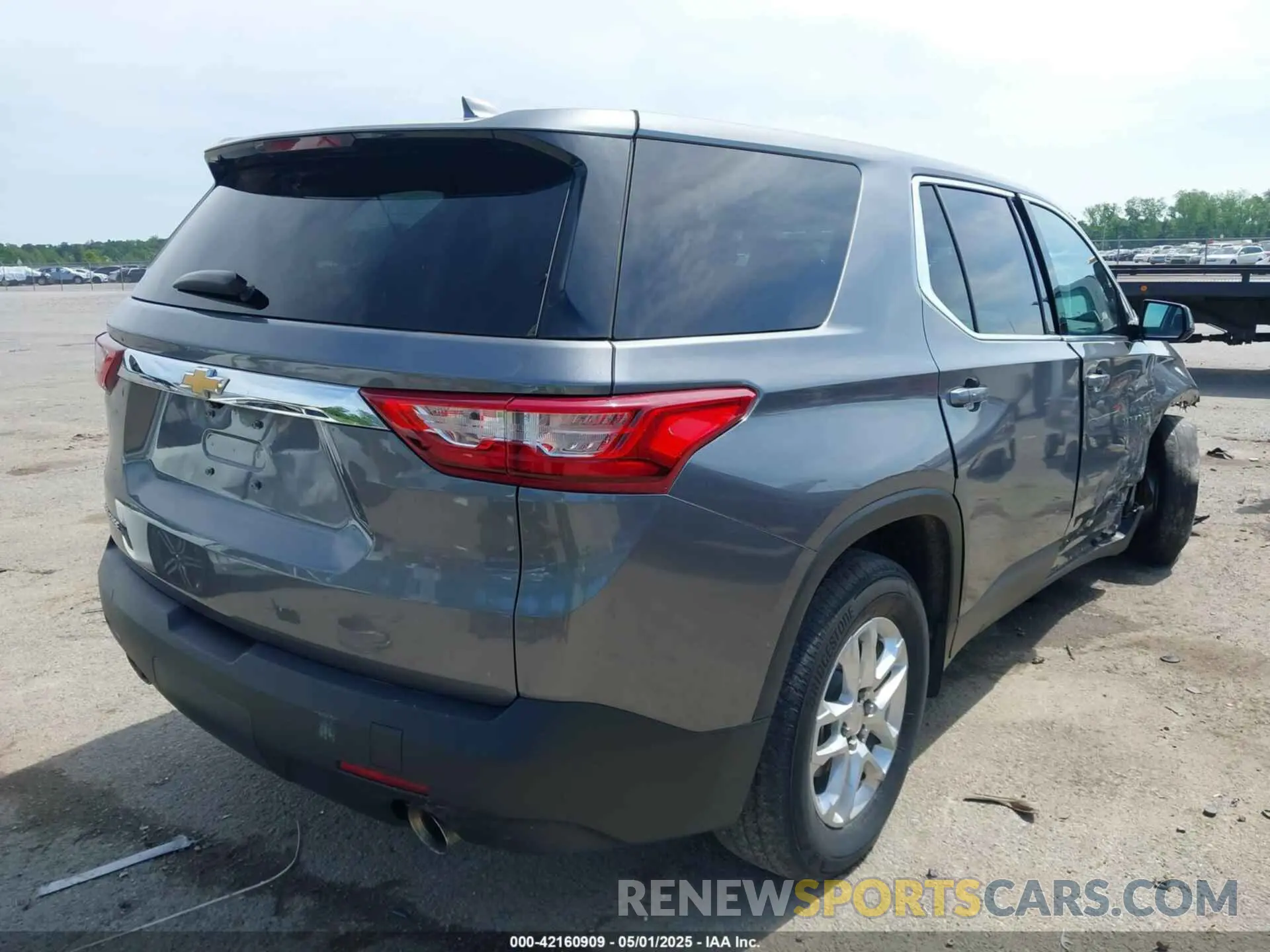 4 Photograph of a damaged car 1GNERFKW1LJ189439 CHEVROLET TRAVERSE 2020