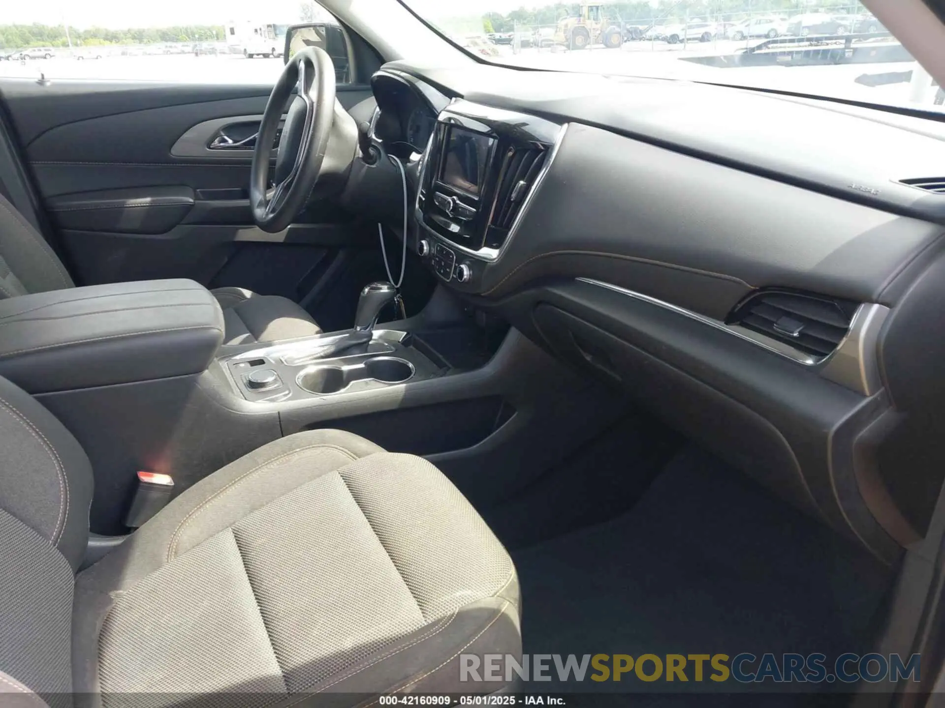 5 Photograph of a damaged car 1GNERFKW1LJ189439 CHEVROLET TRAVERSE 2020