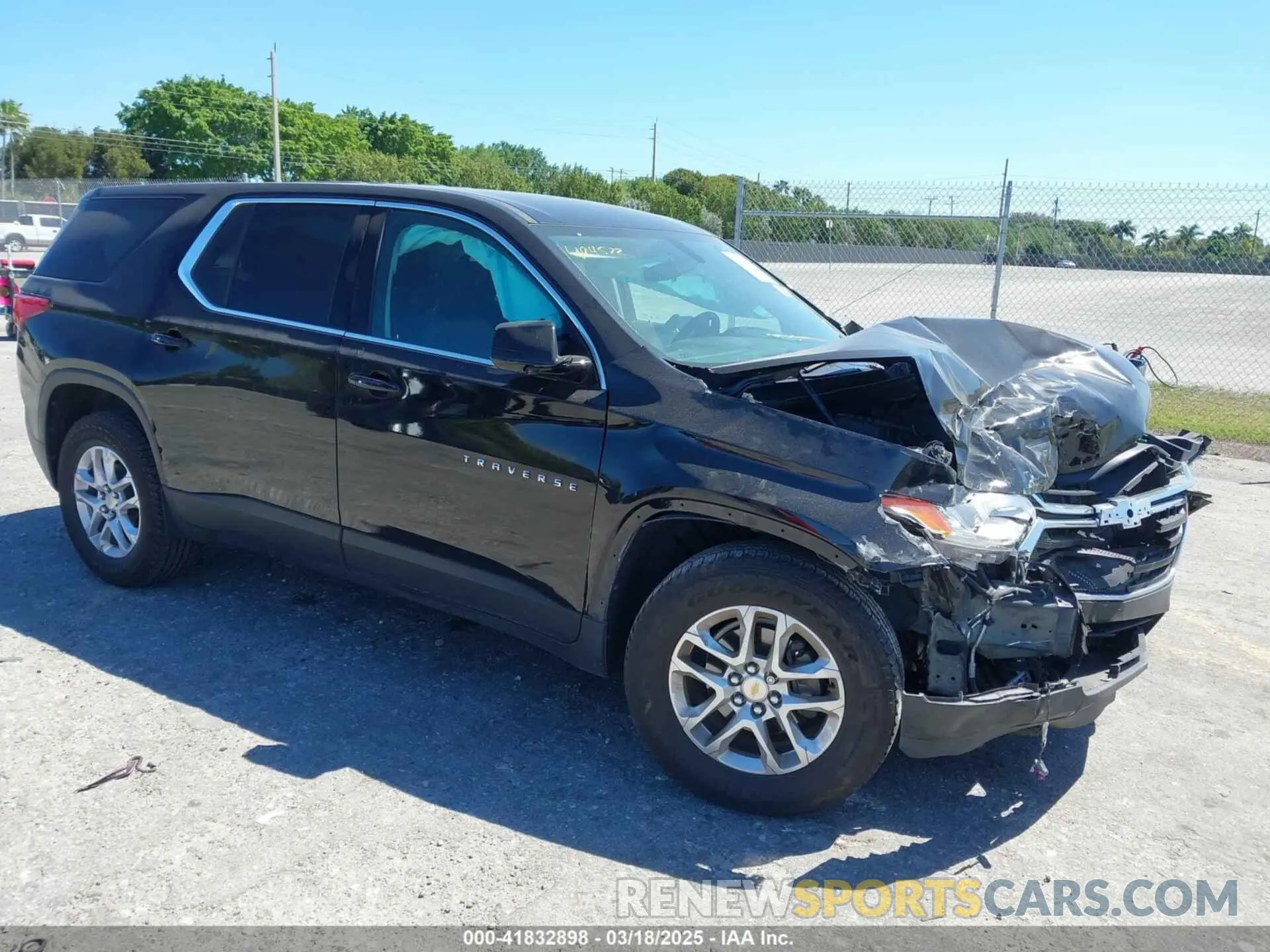 1 Photograph of a damaged car 1GNERFKW1LJ192566 CHEVROLET TRAVERSE 2020