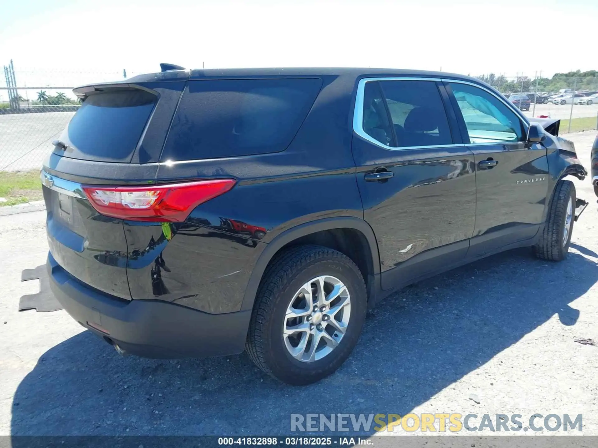 4 Photograph of a damaged car 1GNERFKW1LJ192566 CHEVROLET TRAVERSE 2020