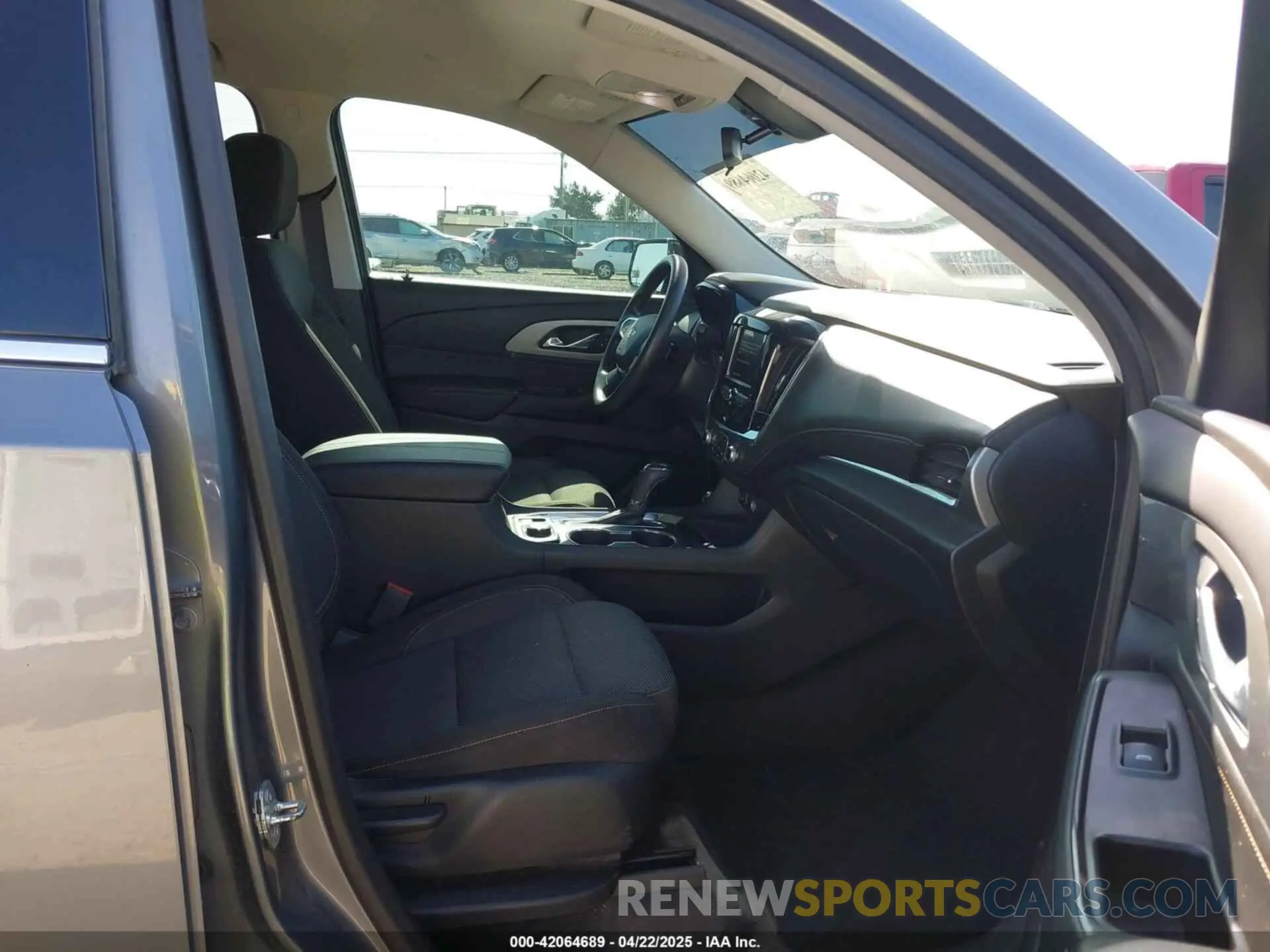 5 Photograph of a damaged car 1GNERFKW1LJ214288 CHEVROLET TRAVERSE 2020